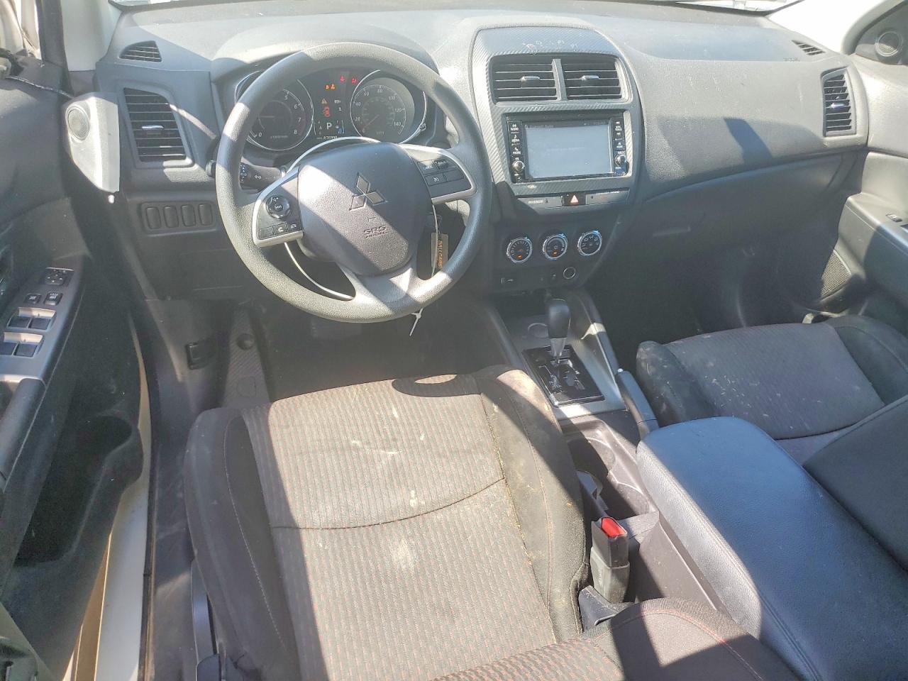 2018 Mitsubishi Outlander Sport Es White vin: JA4AP3AU6JZ006489
