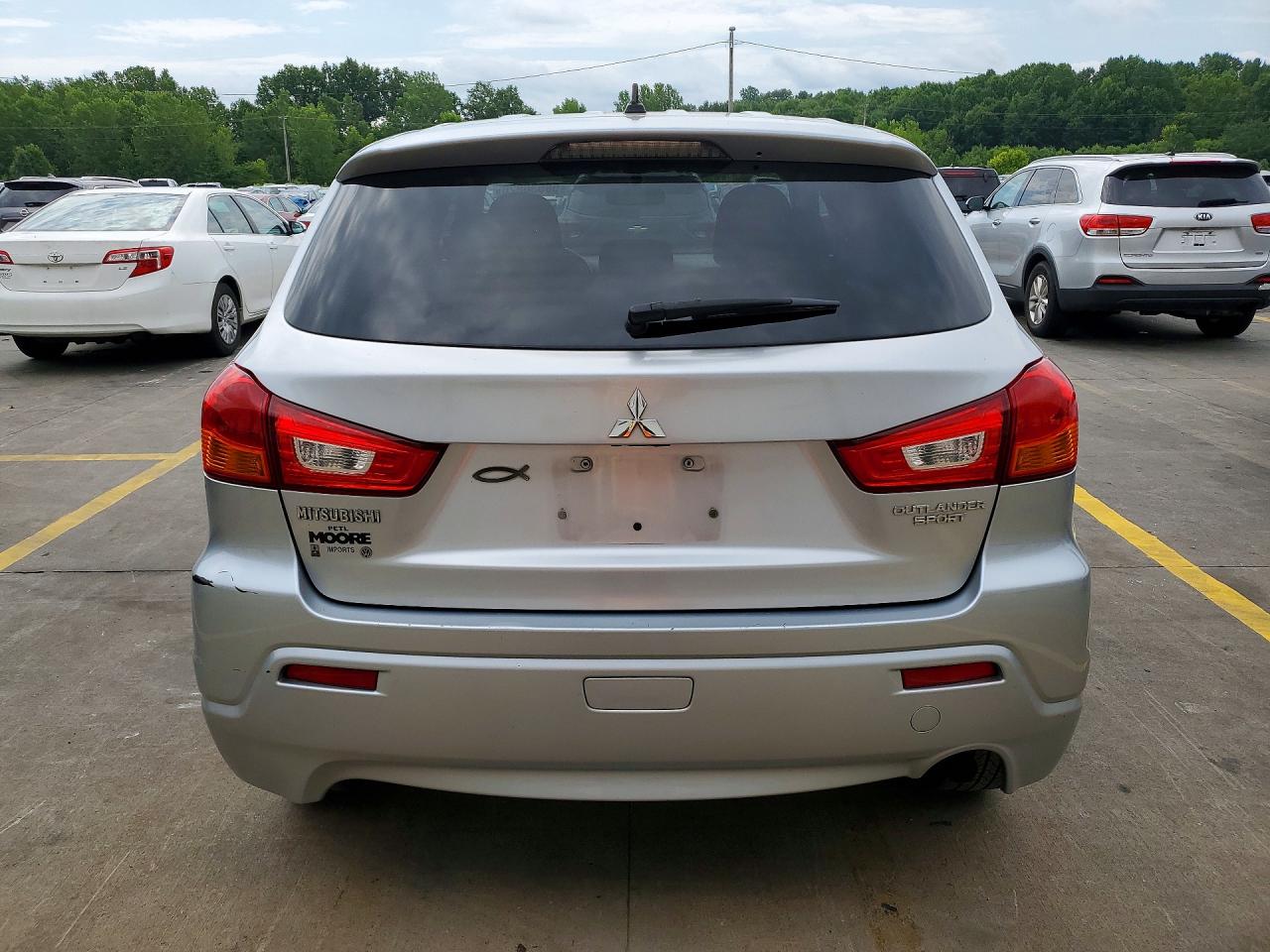 2011 Mitsubishi Outlander Sport Es Silver vin: JA4AP3AU8BZ010187