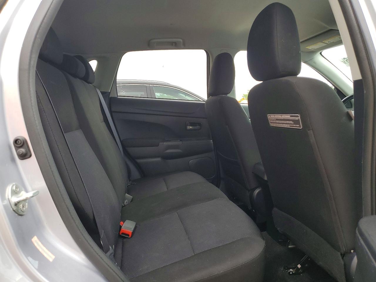 2011 Mitsubishi Outlander Sport Es Silver vin: JA4AP3AU8BZ010187
