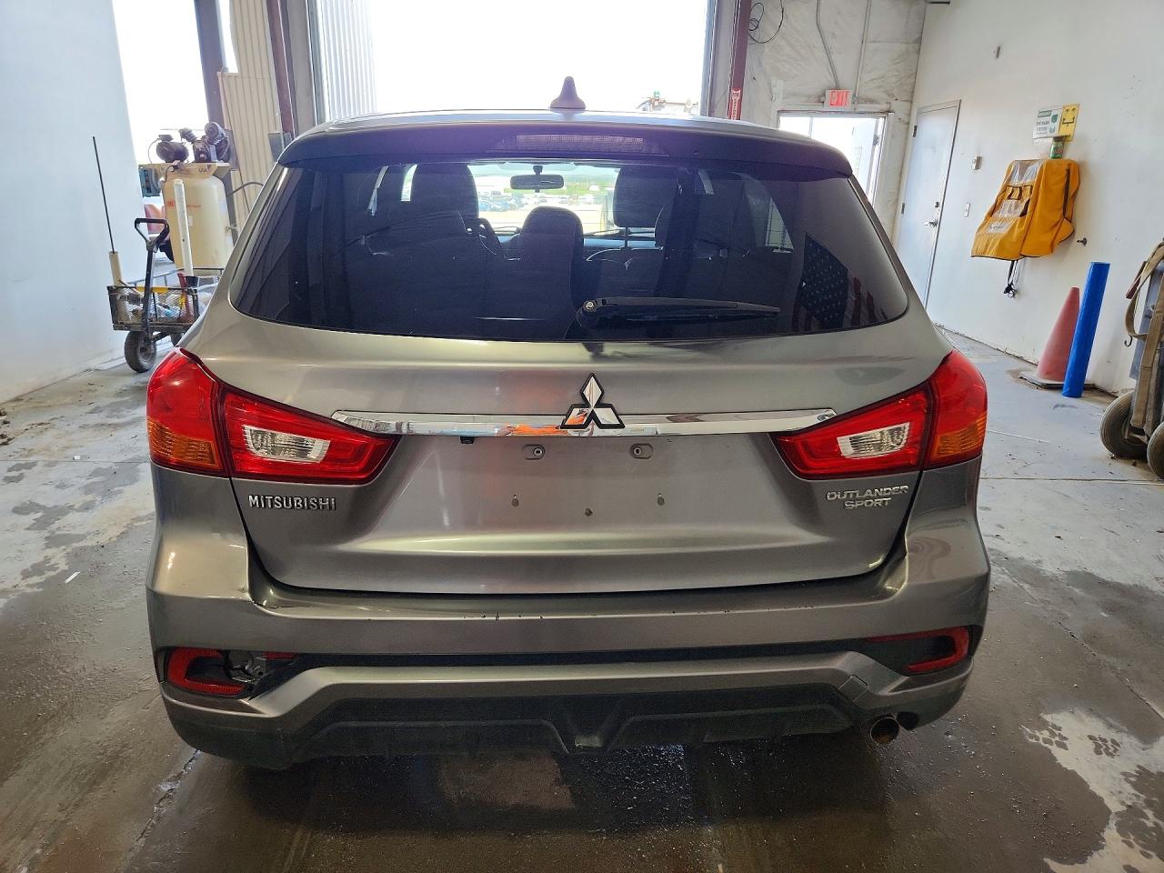 2018 Mitsubishi Outlander Sport Es Two Tone vin: JA4AP3AU8JZ017719