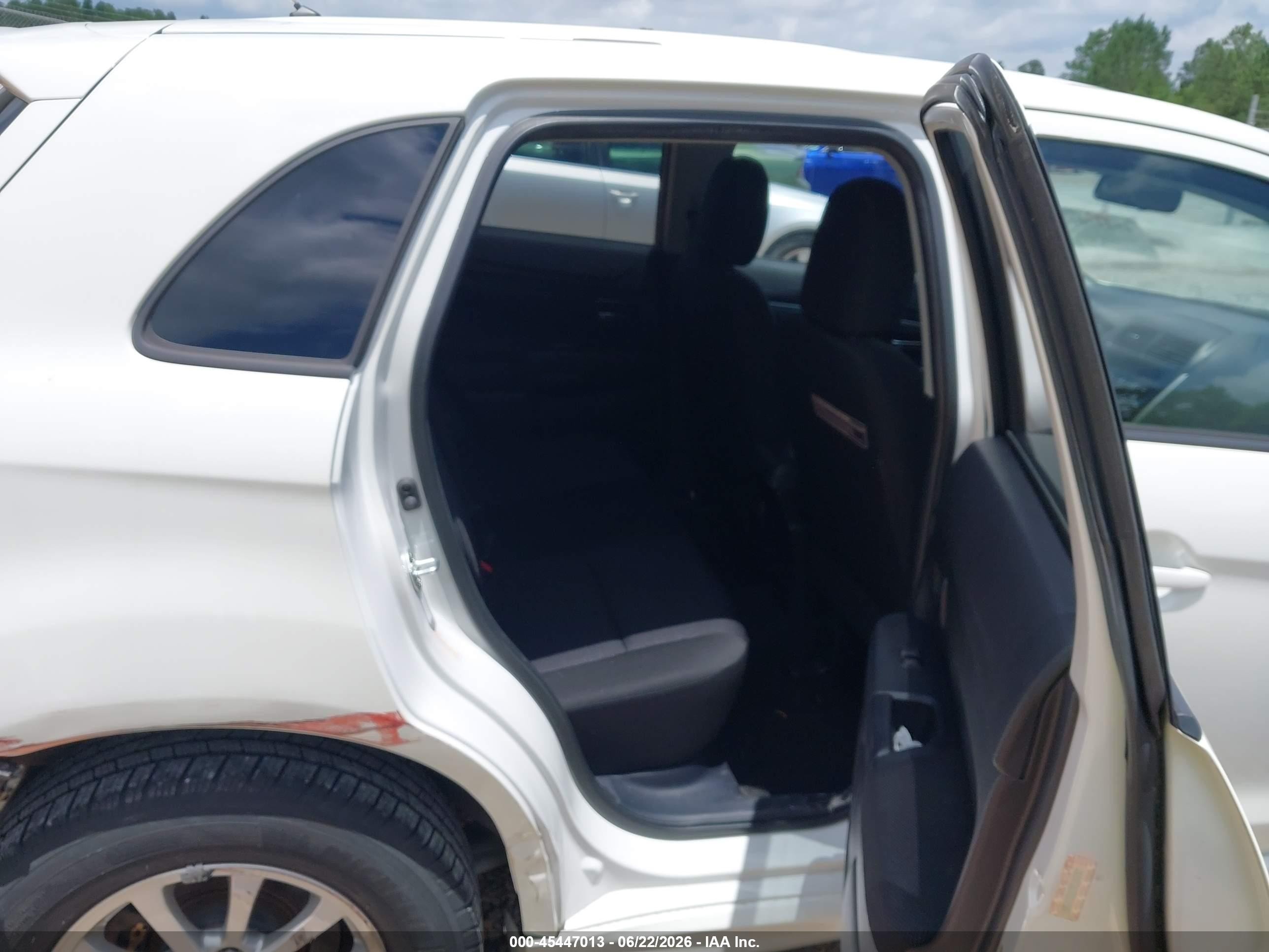 2011 Mitsubishi Outlander Sport Es White vin: JA4AP3AU9BZ005841