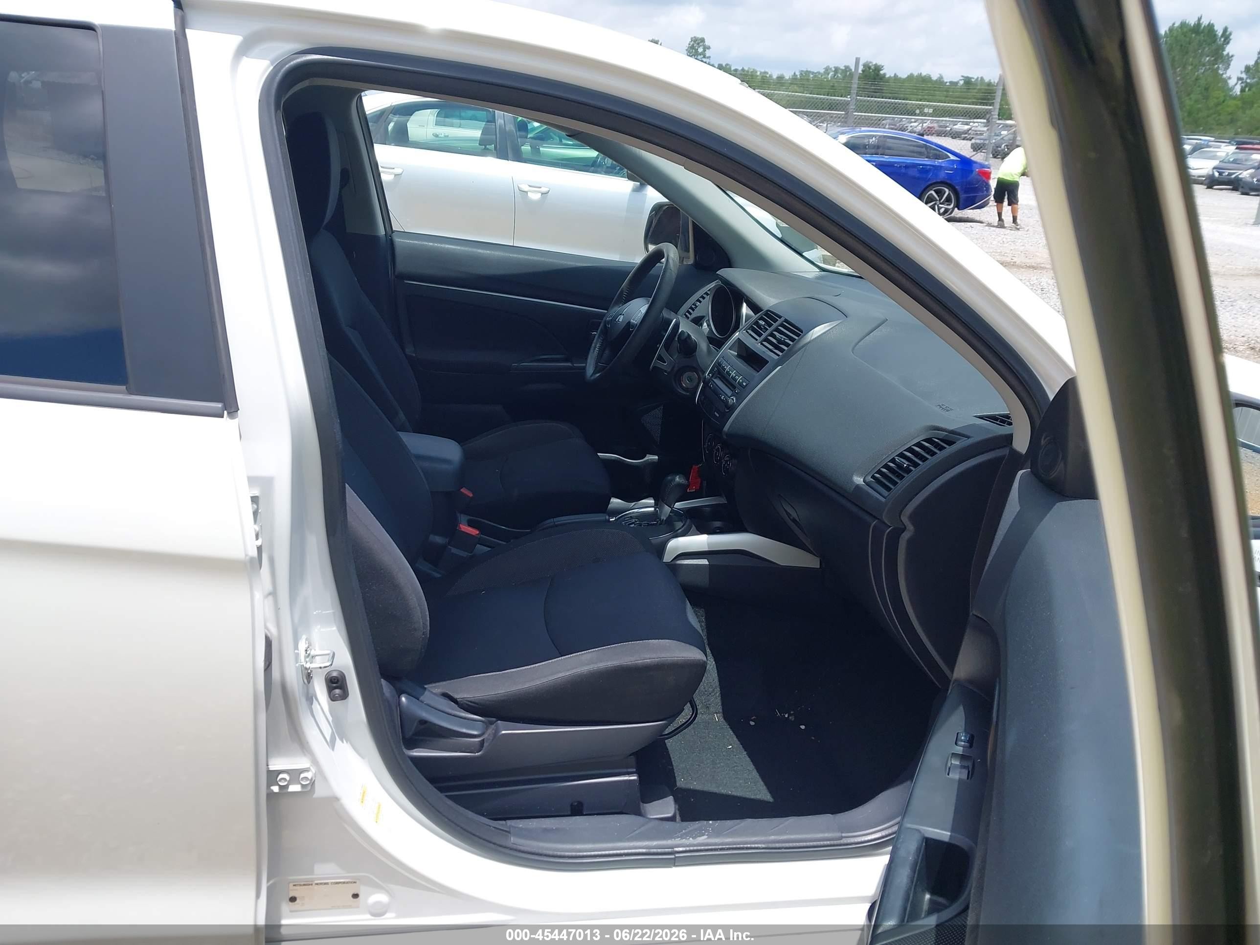 2011 Mitsubishi Outlander Sport Es White vin: JA4AP3AU9BZ005841