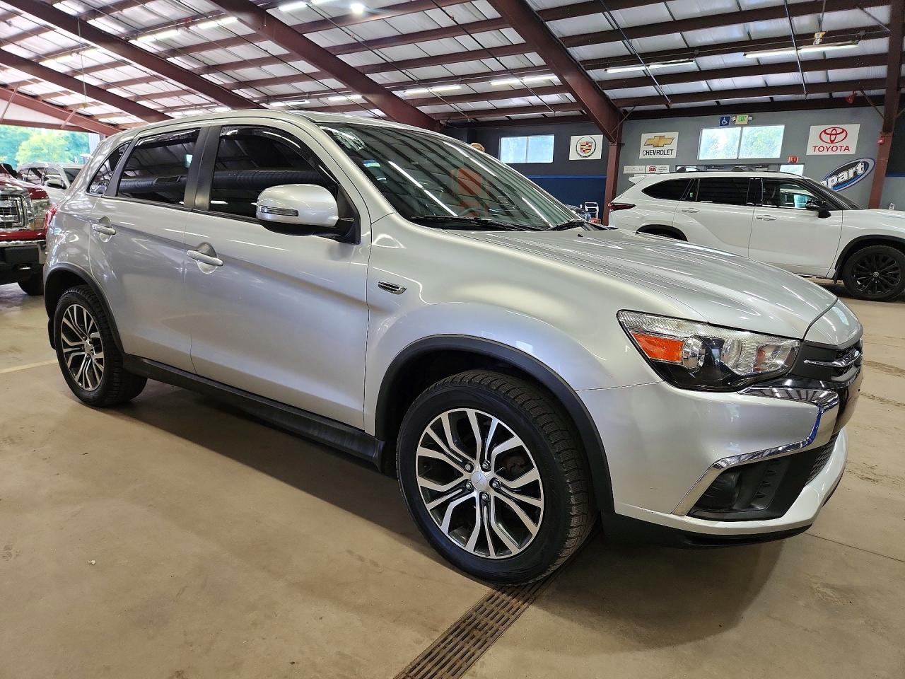 2018 Mitsubishi Outlander Sport Es Silver vin: JA4AP3AU9JZ001173