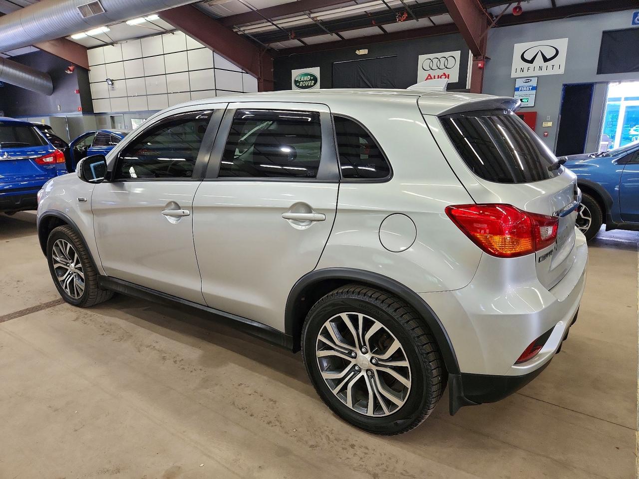 2018 Mitsubishi Outlander Sport Es Silver vin: JA4AP3AU9JZ001173
