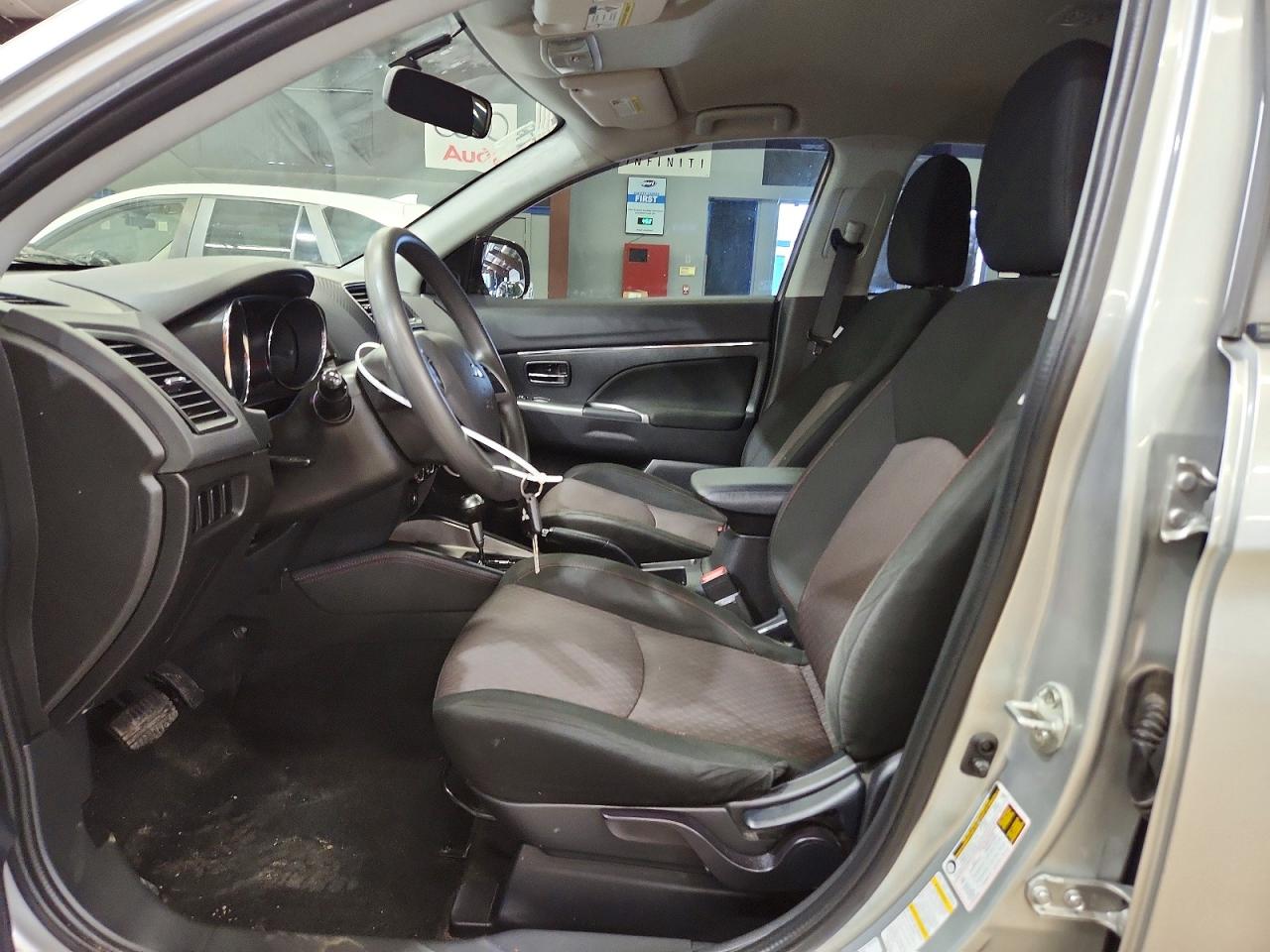 2018 Mitsubishi Outlander Sport Es Silver vin: JA4AP3AU9JZ001173
