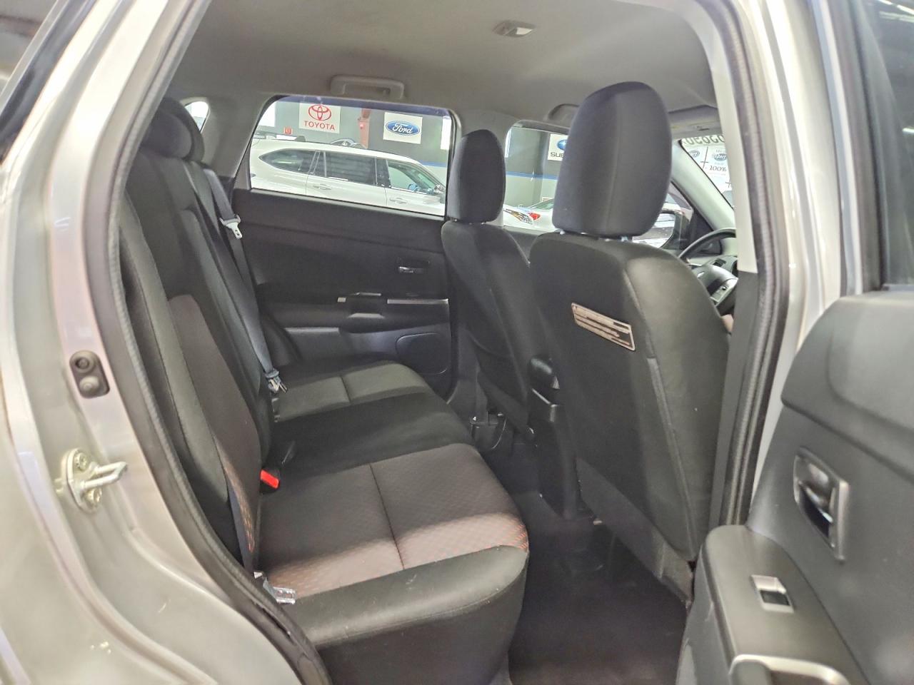 2018 Mitsubishi Outlander Sport Es Silver vin: JA4AP3AU9JZ001173
