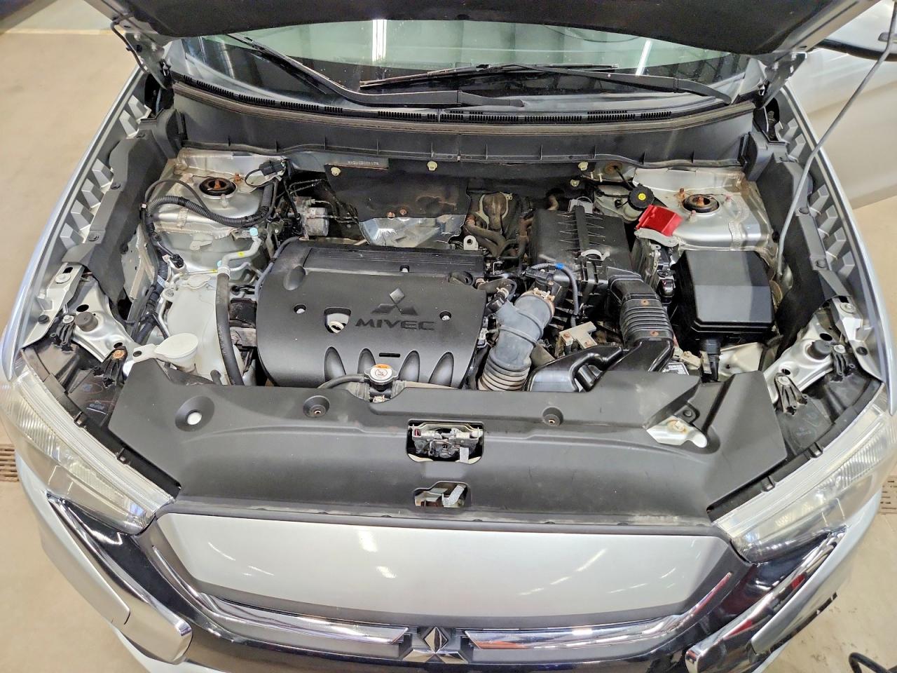 2018 Mitsubishi Outlander Sport Es Silver vin: JA4AP3AU9JZ001173