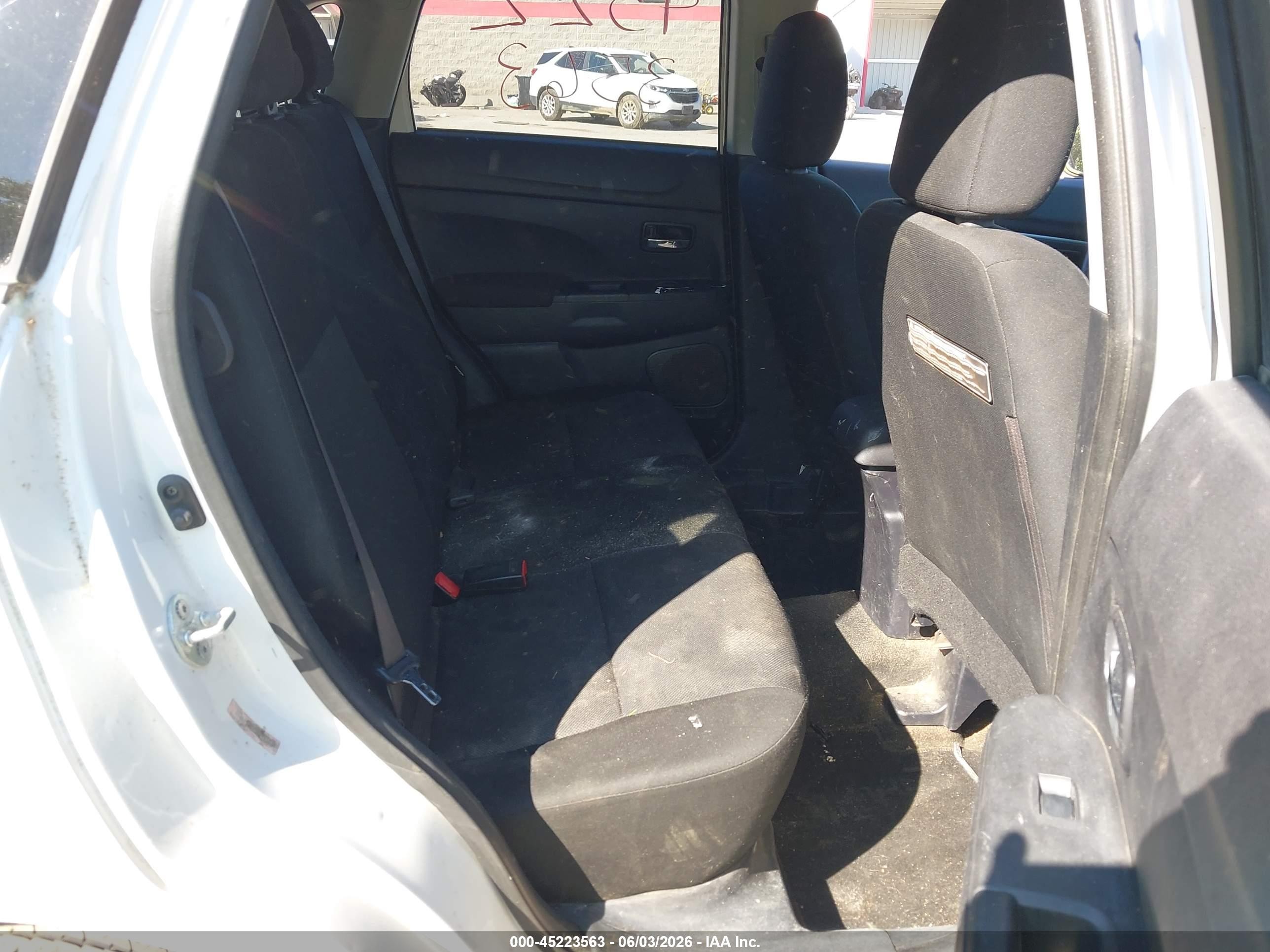 2011 Mitsubishi Outlander Sport Es White vin: JA4AP3AUXBZ014869