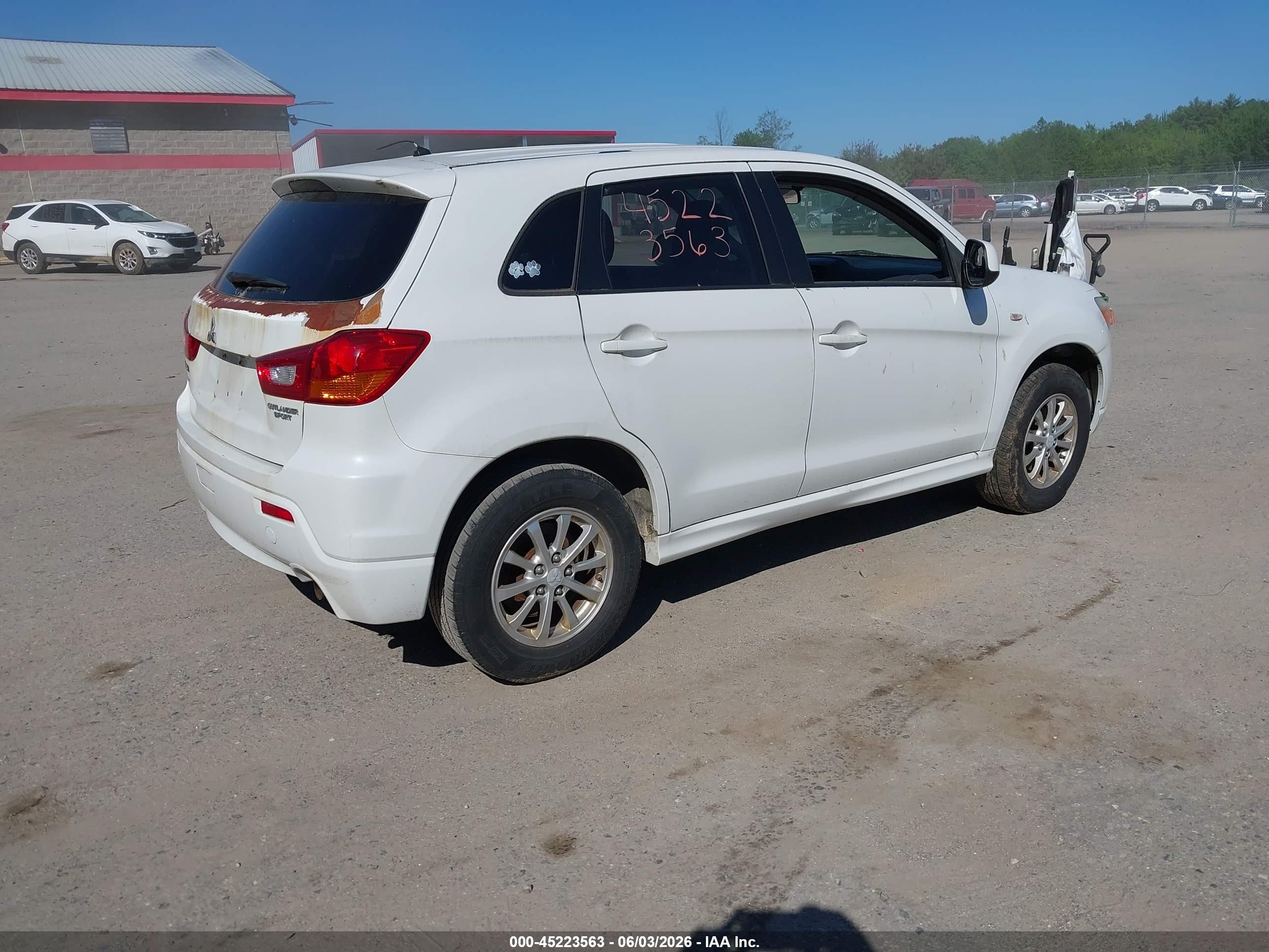 2011 Mitsubishi Outlander Sport Es White vin: JA4AP3AUXBZ014869