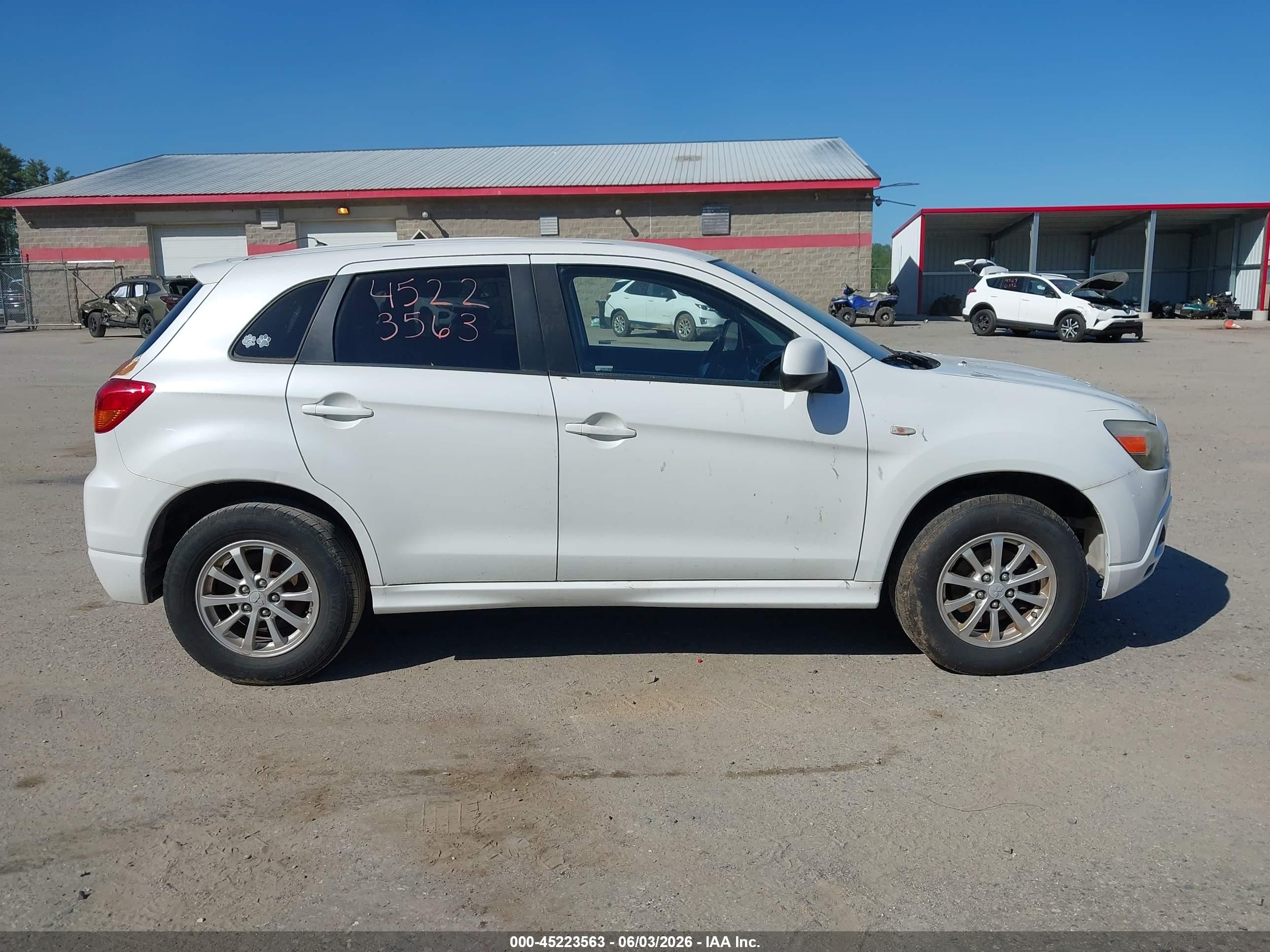 2011 Mitsubishi Outlander Sport Es White vin: JA4AP3AUXBZ014869
