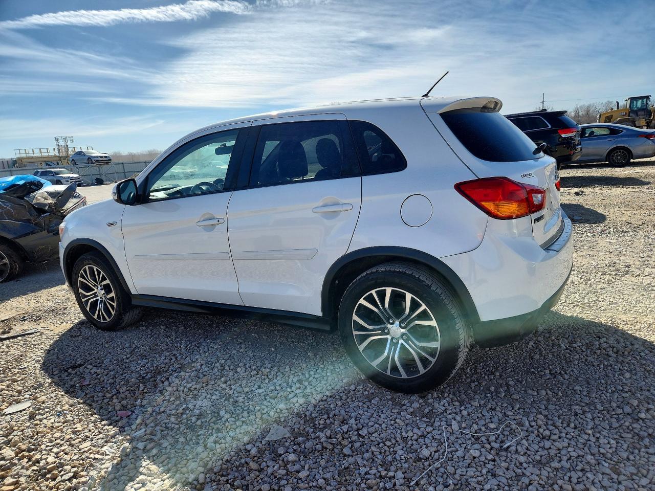 2016 Mitsubishi Outlander Sport Es White vin: JA4AP3AUXGZ028519