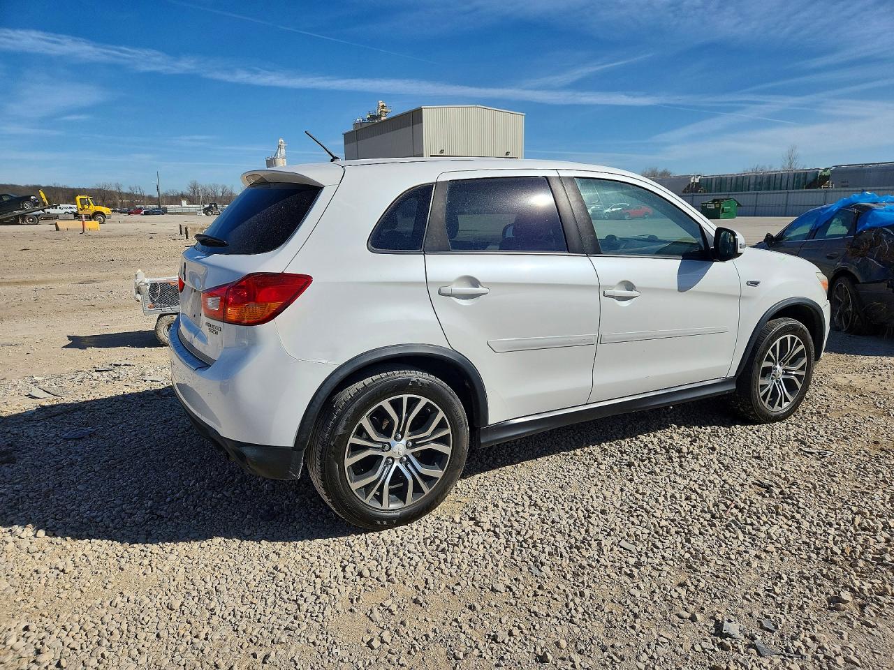 2016 Mitsubishi Outlander Sport Es White vin: JA4AP3AUXGZ028519