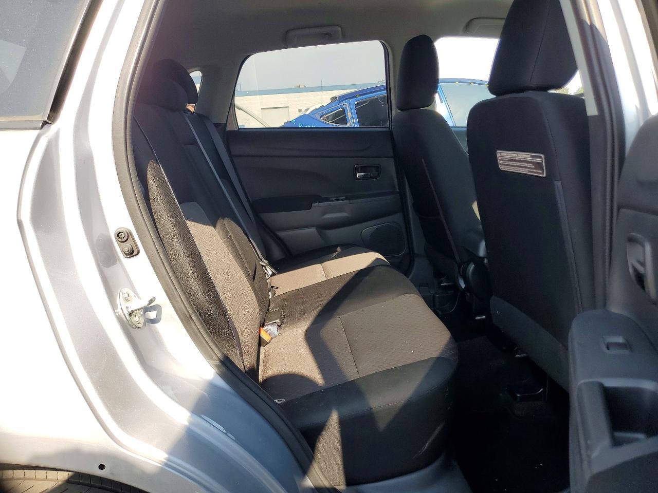 2017 Mitsubishi Outlander Sport Es Silver vin: JA4AP3AW7HZ019599
