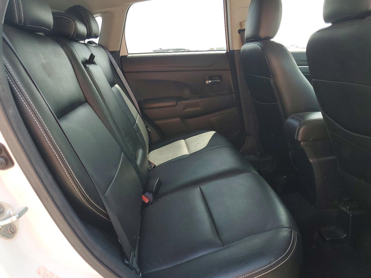 2011 Mitsubishi Outlander Sport Se White vin: JA4AP4AU1BZ015916