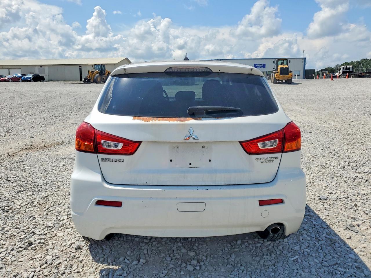 2011 Mitsubishi Outlander Sport Se White vin: JA4AP4AU1BZ015916