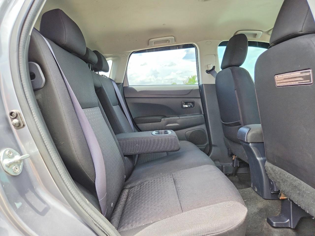 2012 Mitsubishi Outlander Sport Se Silver vin: JA4AP4AU4CZ008251