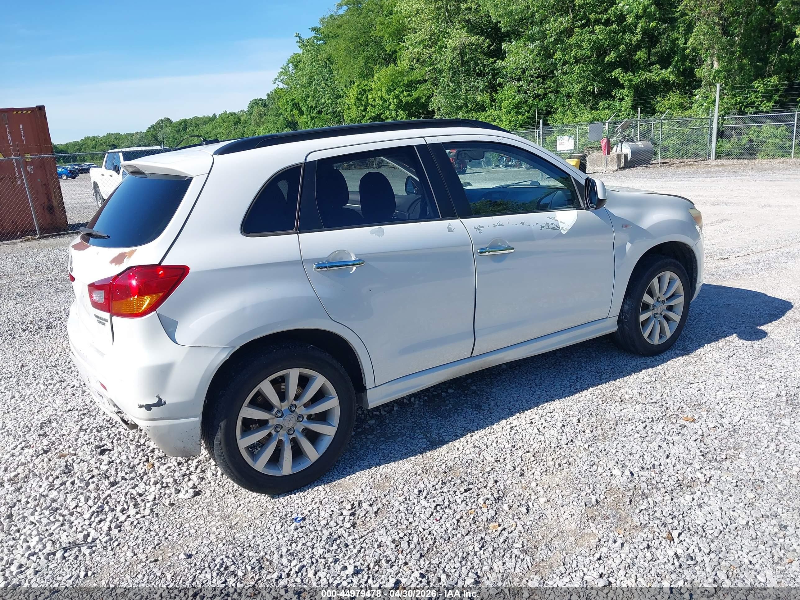 2011 Mitsubishi Outlander Sport Se White vin: JA4AP4AU7BZ013717