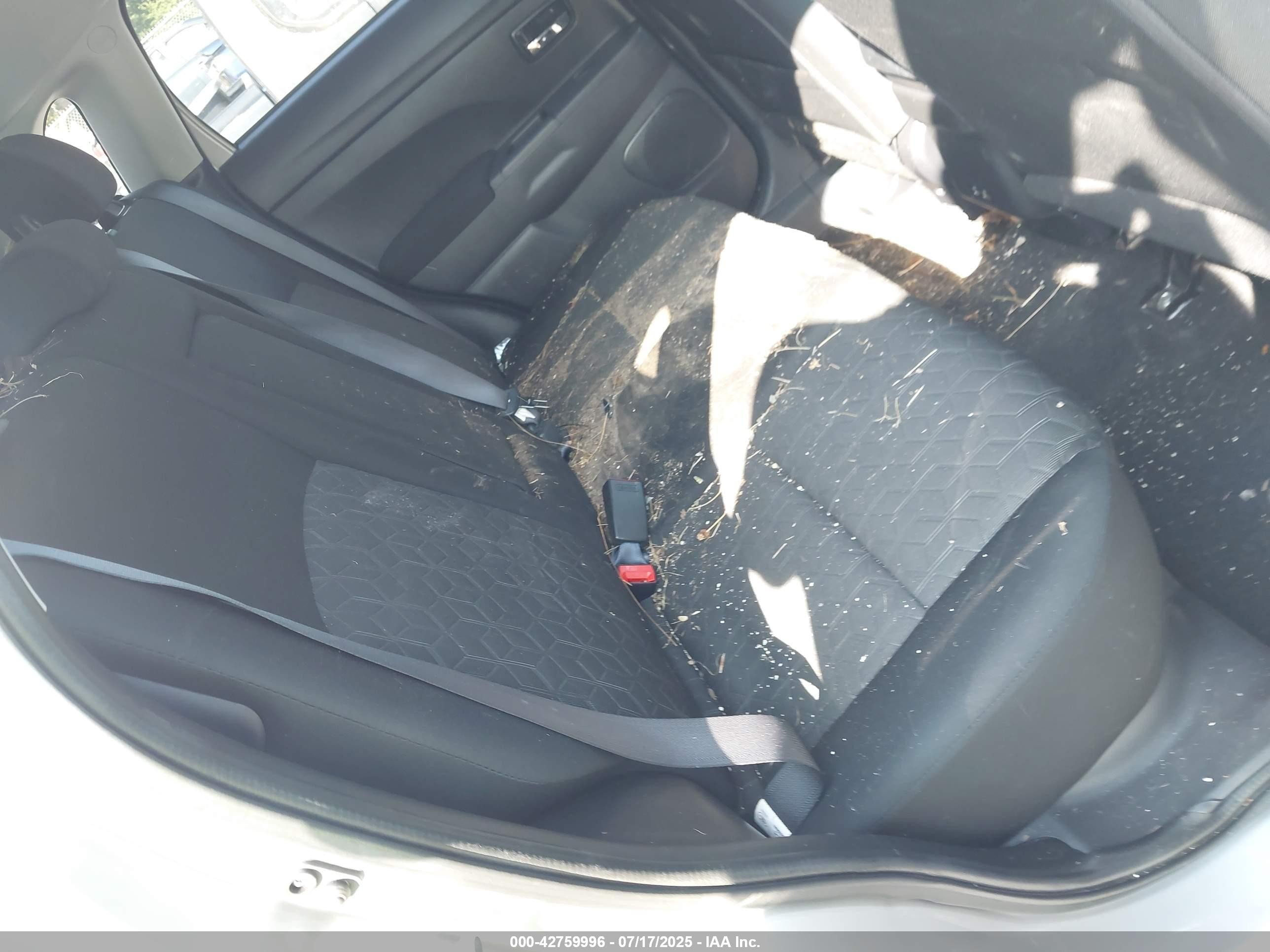 2022 Mitsubishi Outlander Sport 2.0 Le 2wd Silver vin: JA4APUAU0NU015598