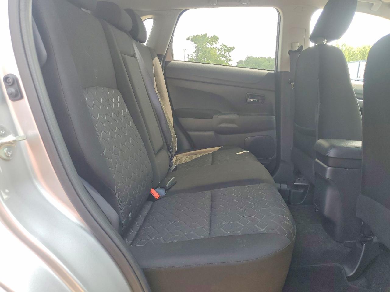 2022 Mitsubishi Outlander Sport Es Silver vin: JA4APUAU0NU016802