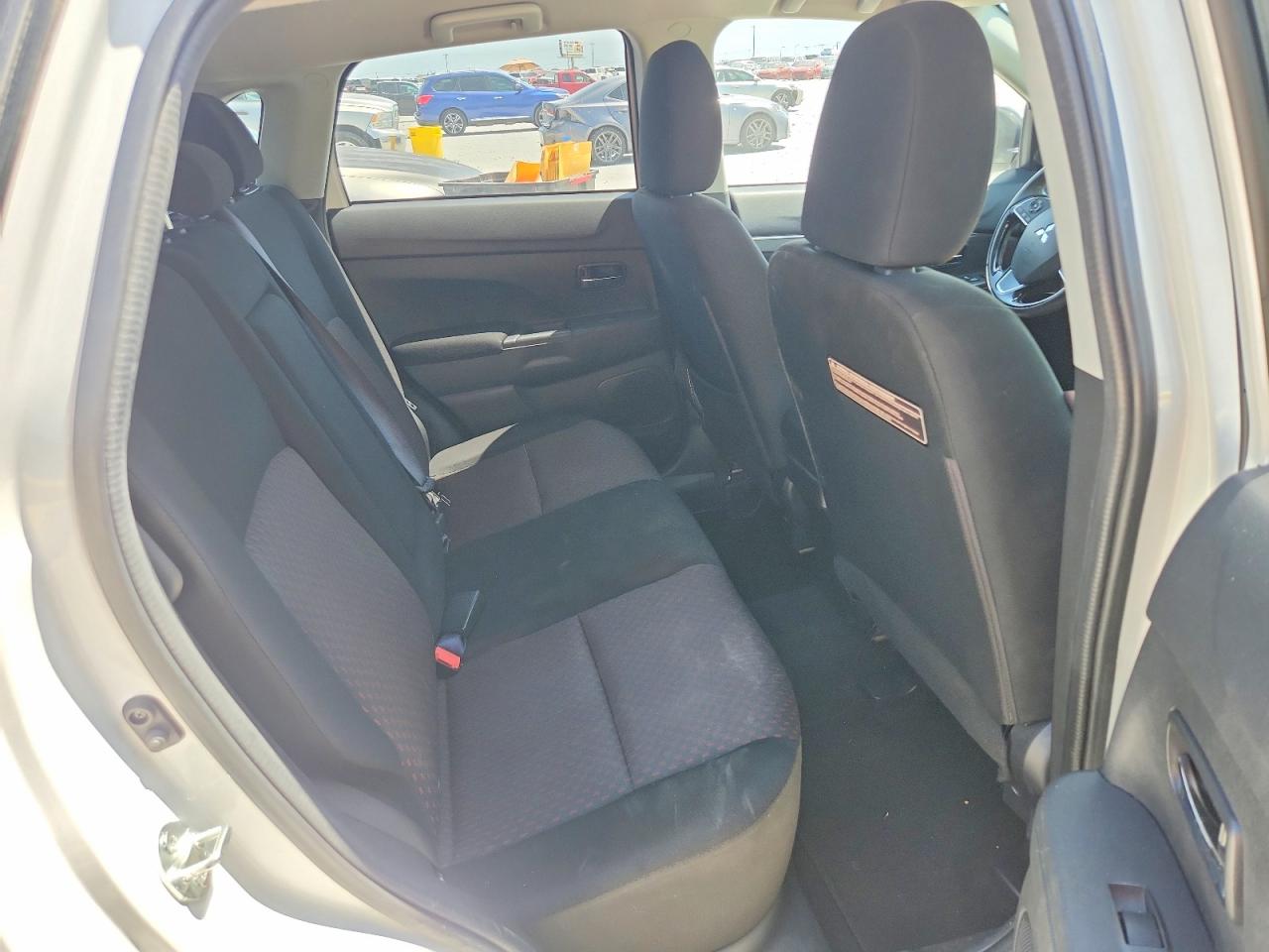 2018 Mitsubishi Outlander Sport Es/se/le White vin: JA4AR3AU0JU005152