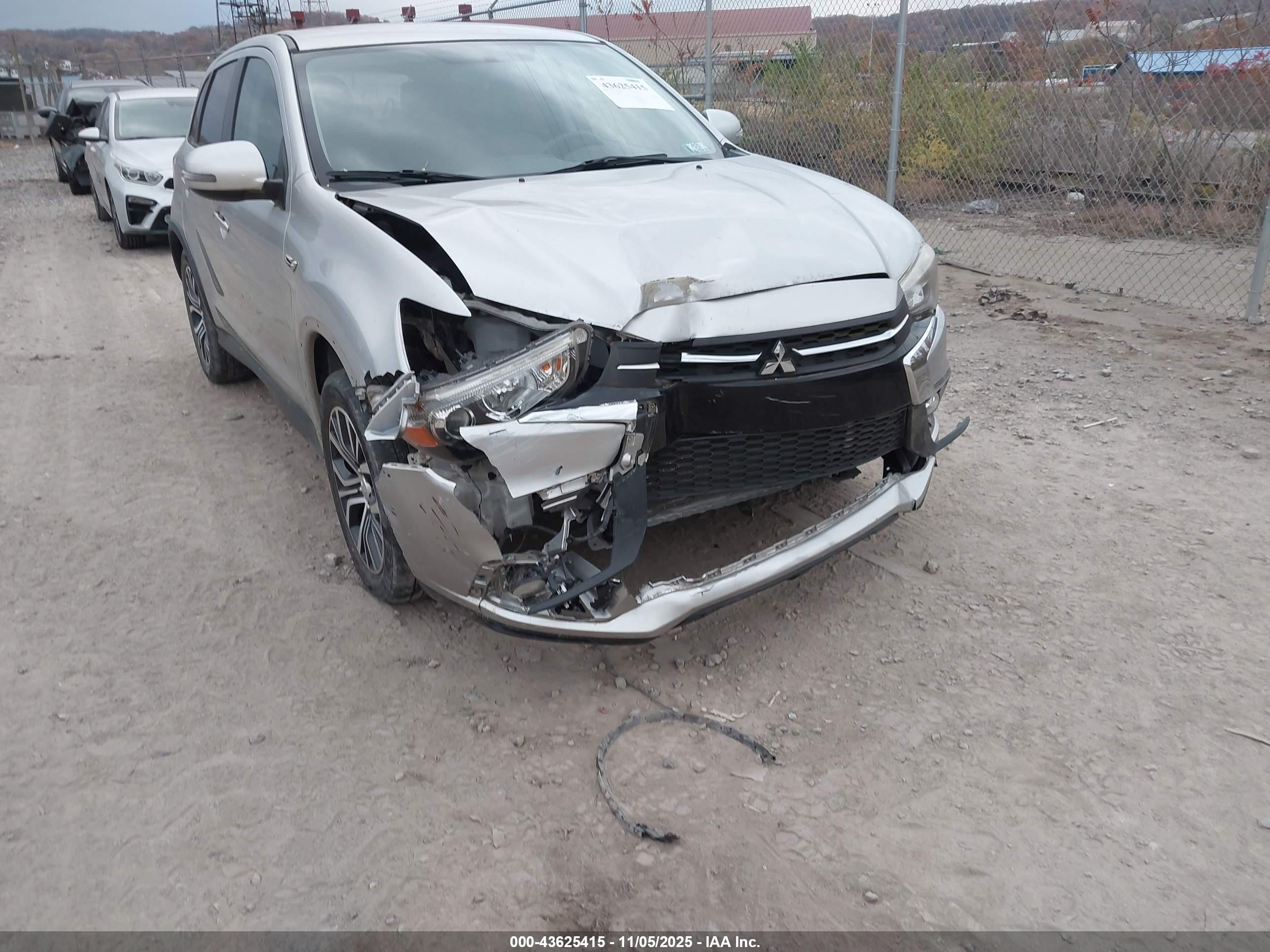 2018 Mitsubishi Outlander Sport 2.4 Se Серебряный vin: JA4AR3AW3JU001677
