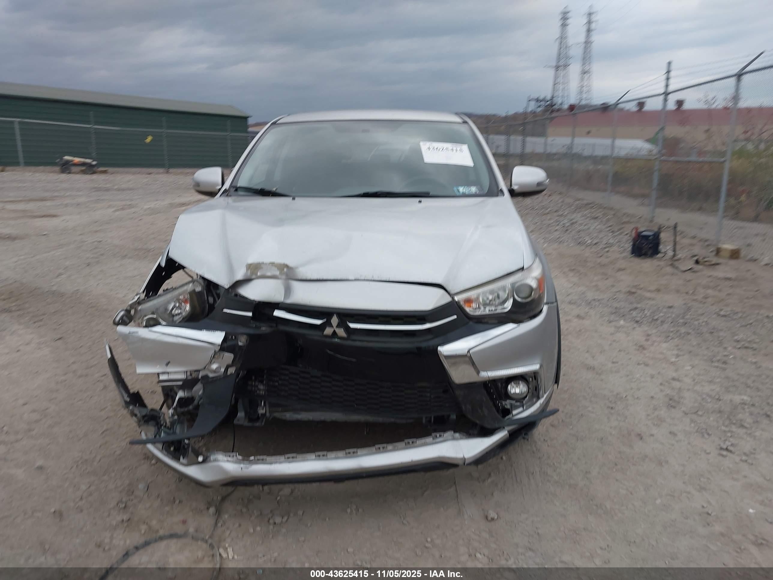 2018 Mitsubishi Outlander Sport 2.4 Se Серебряный vin: JA4AR3AW3JU001677