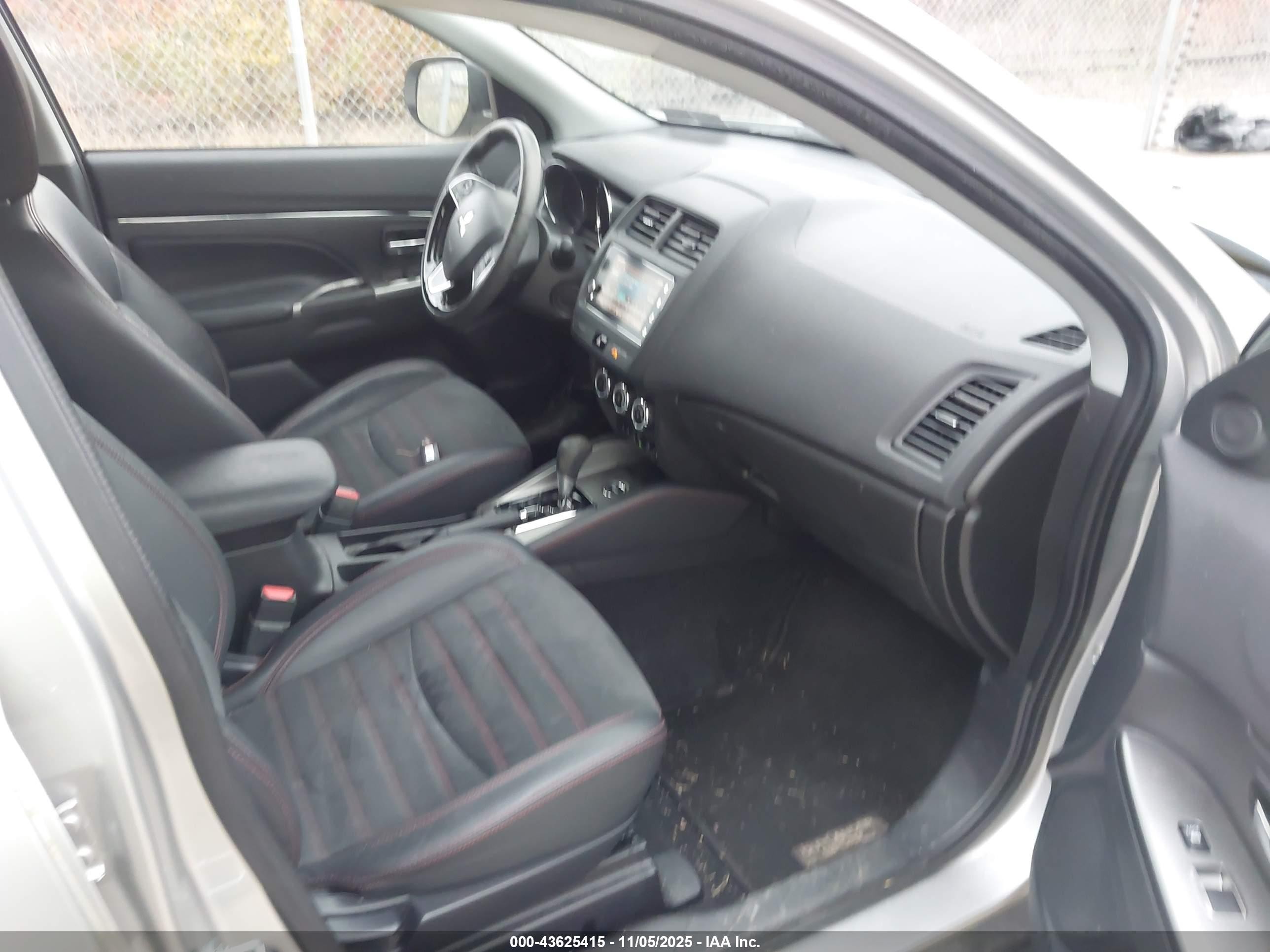 2018 Mitsubishi Outlander Sport 2.4 Se Серебряный vin: JA4AR3AW3JU001677