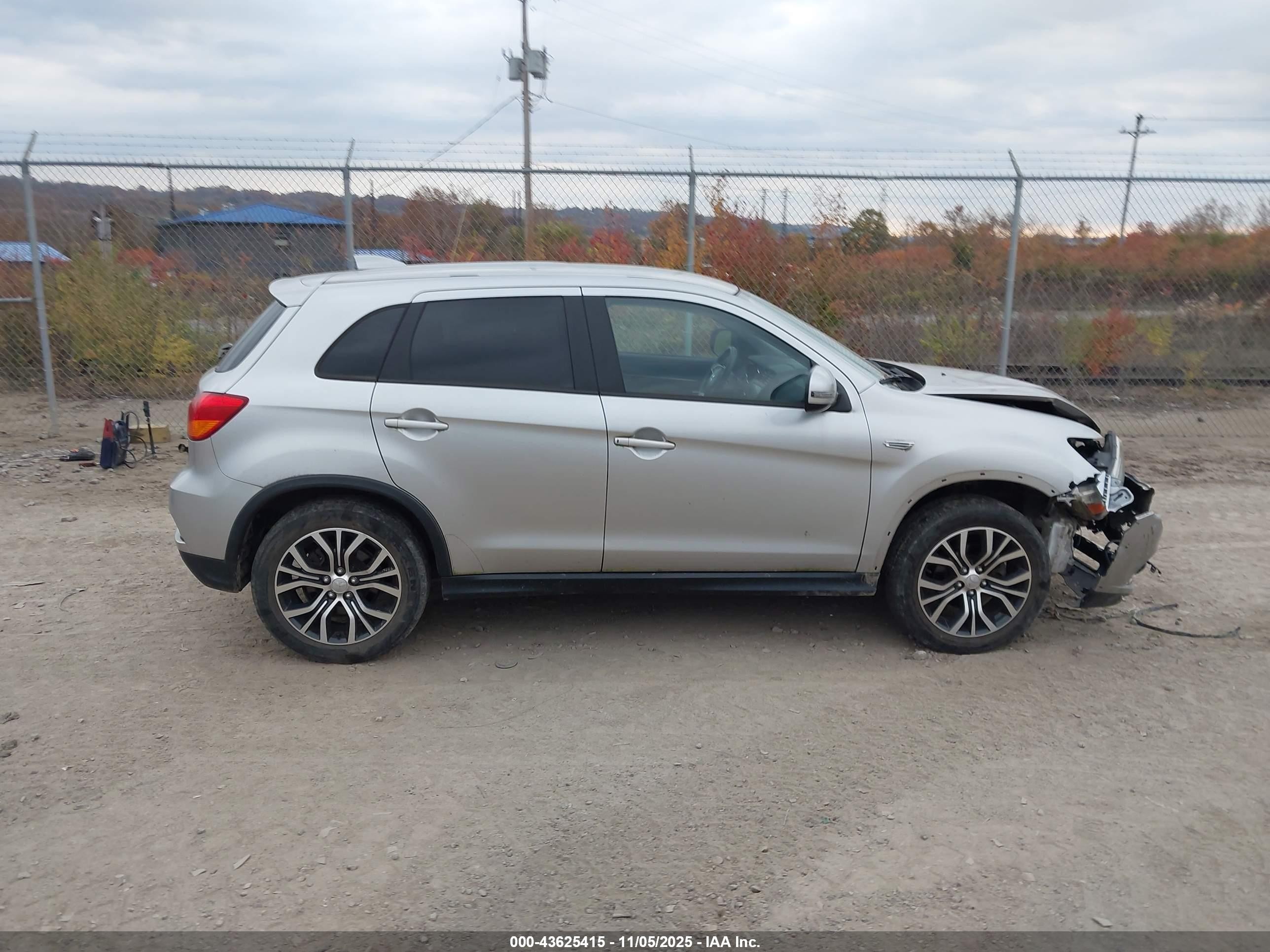 2018 Mitsubishi Outlander Sport 2.4 Se Серебряный vin: JA4AR3AW3JU001677