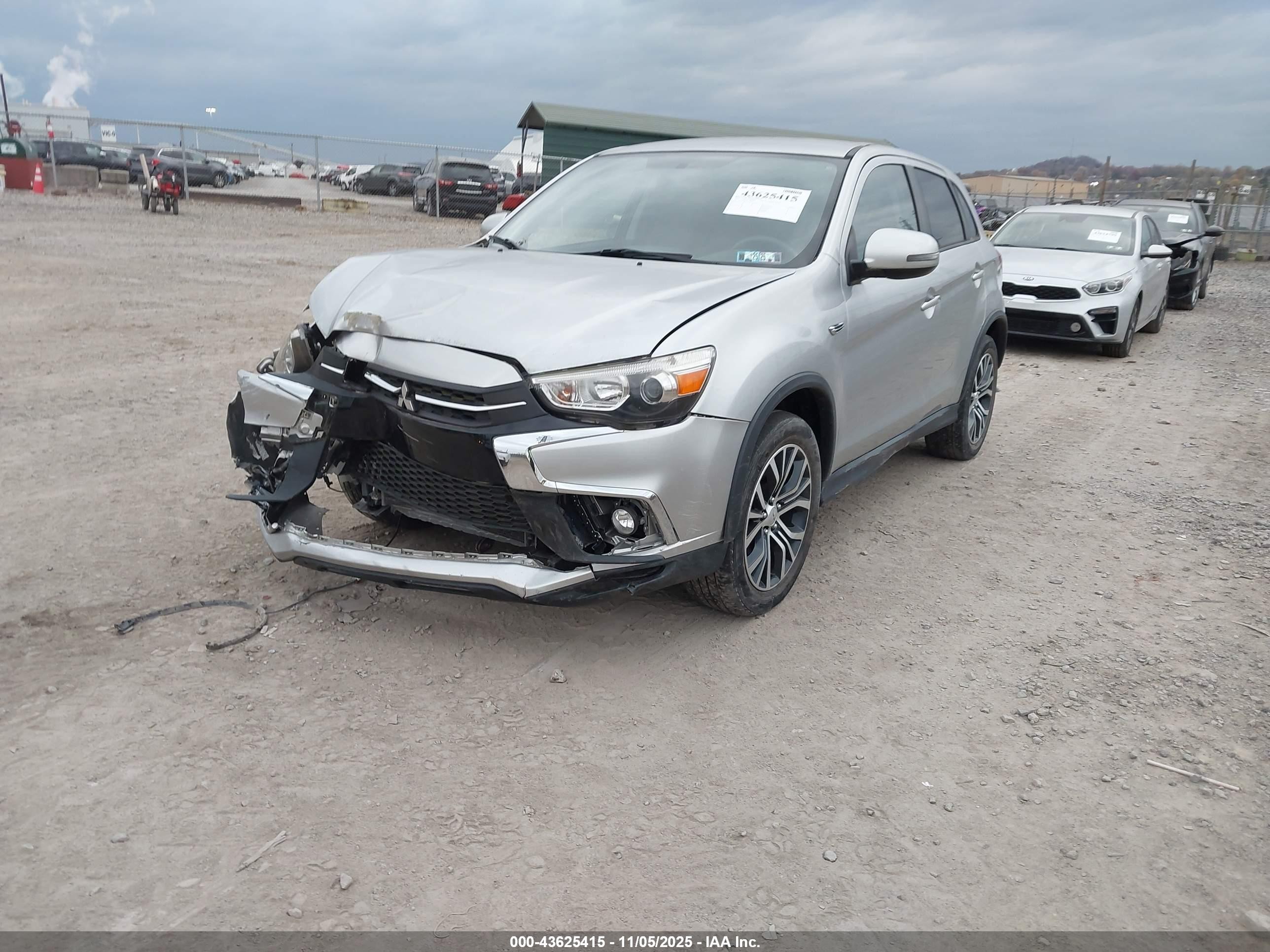 2018 Mitsubishi Outlander Sport 2.4 Se Серебряный vin: JA4AR3AW3JU001677