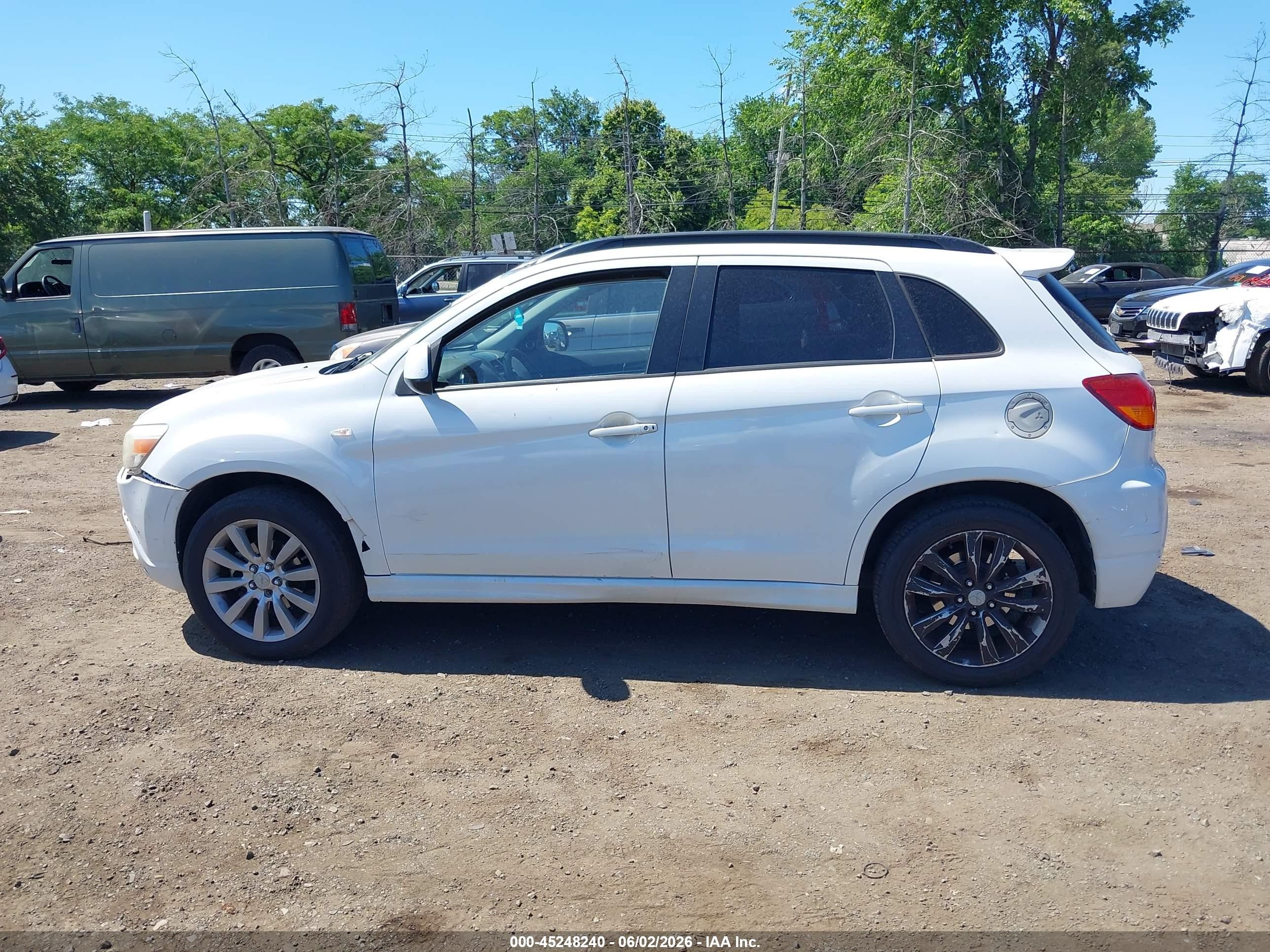 2011 Mitsubishi Outlander Sport Se White vin: JA4AR4AU9BZ017911