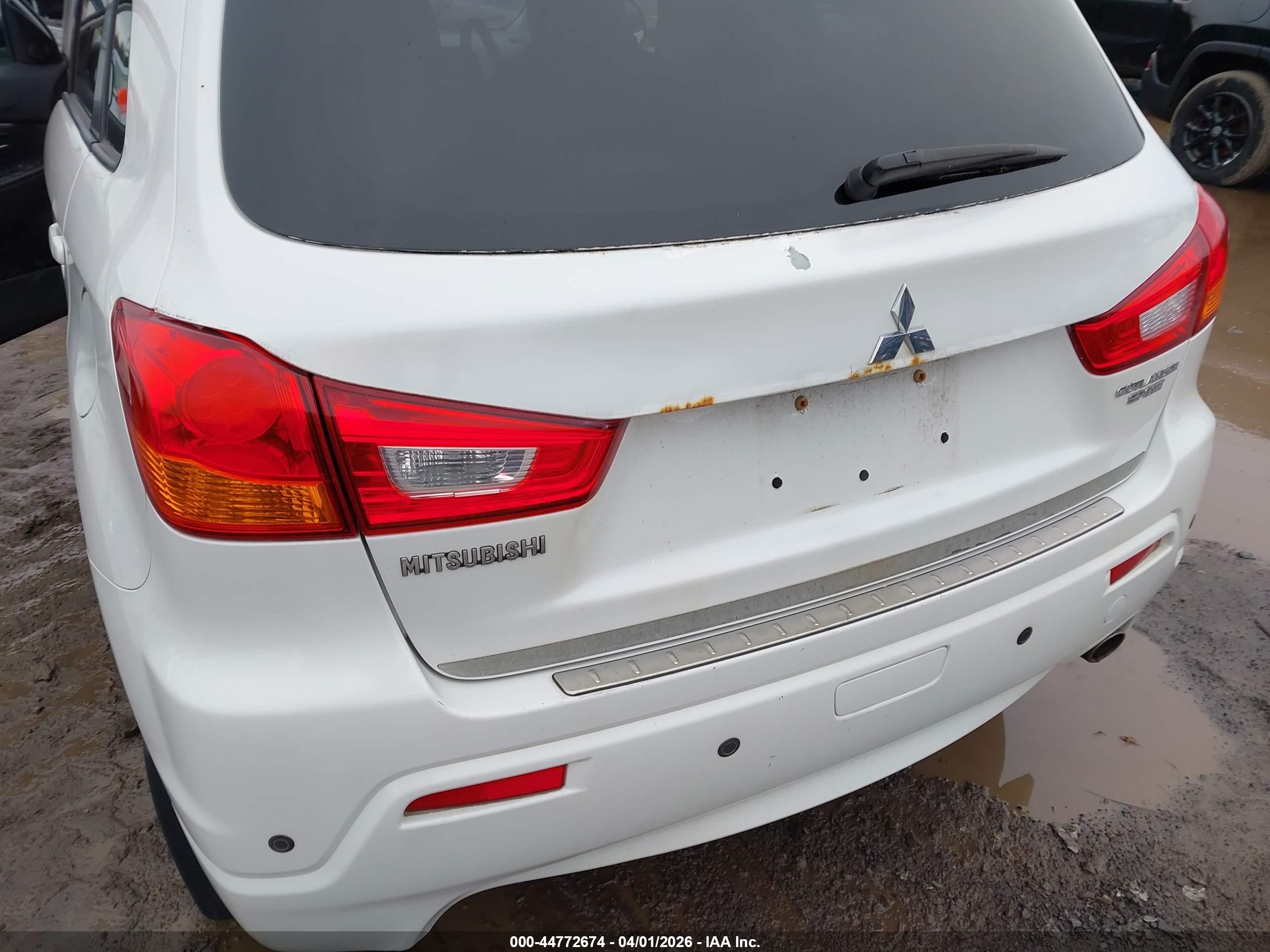 2012 Mitsubishi Outlander Sport Se White vin: JA4AR4AU9CZ008496