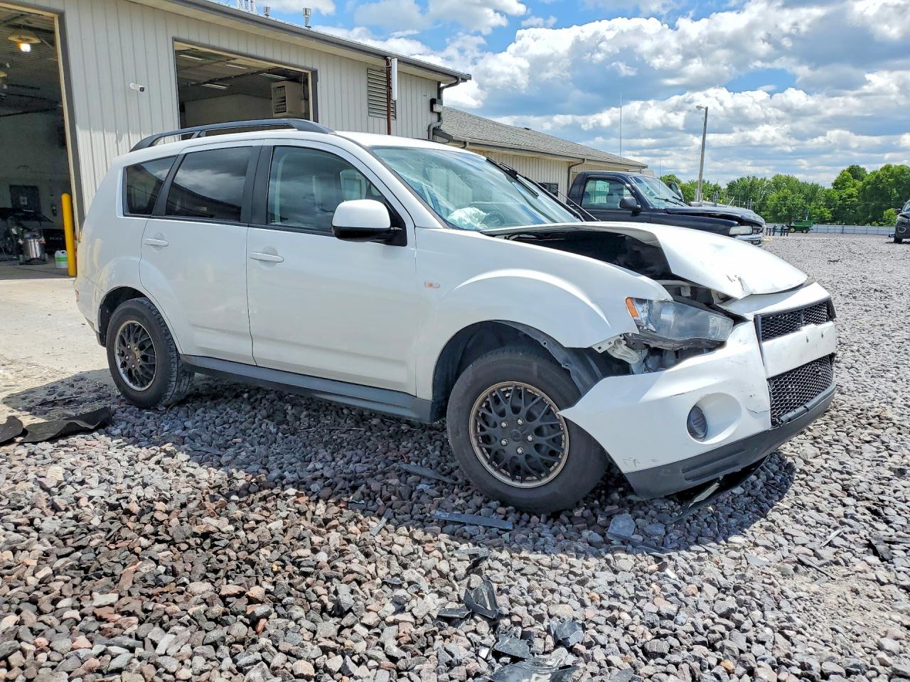 2013 Mitsubishi Outlander Es White vin: JA4AS2AW3DU004775
