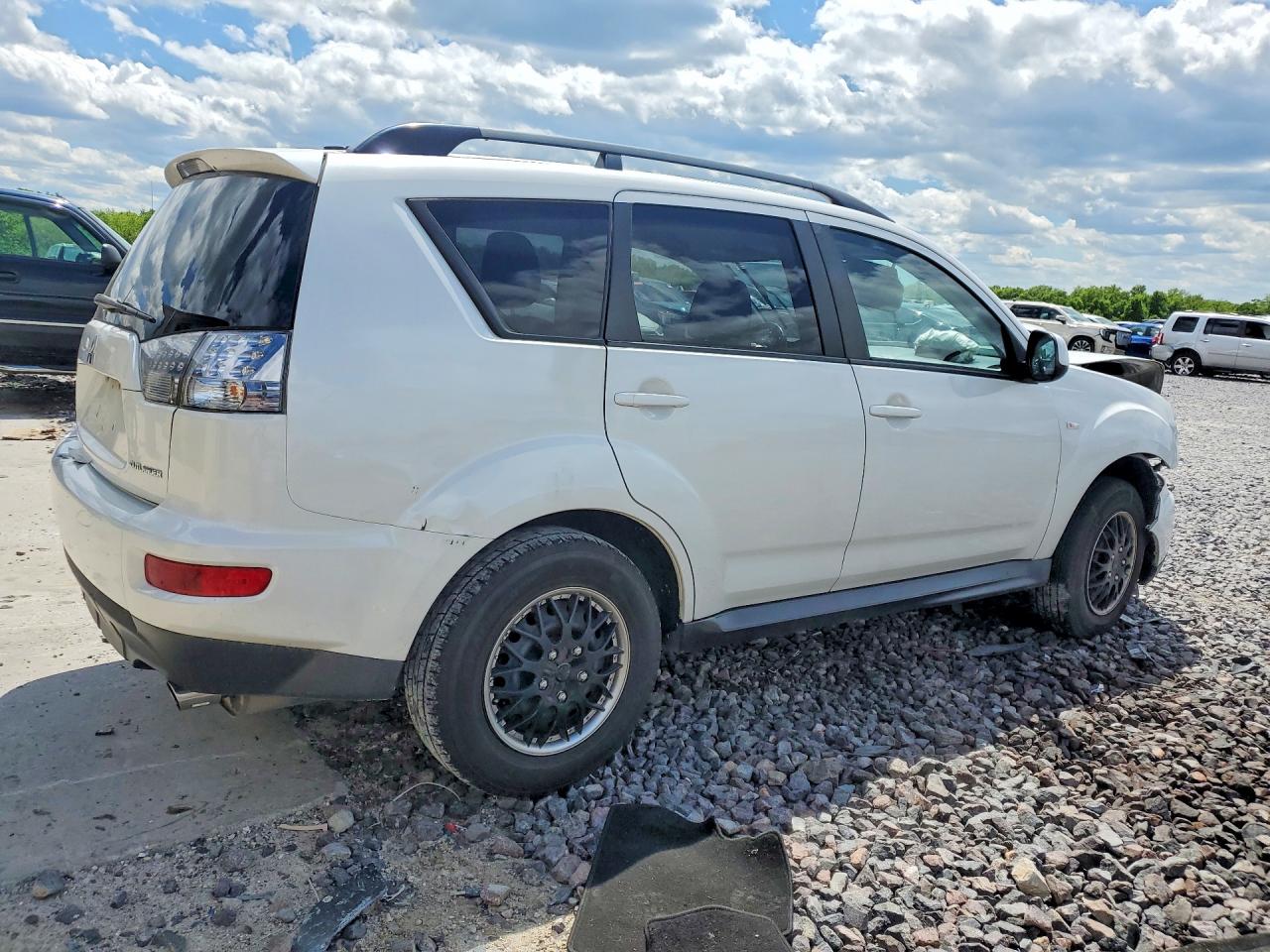 2013 Mitsubishi Outlander Es White vin: JA4AS2AW3DU004775