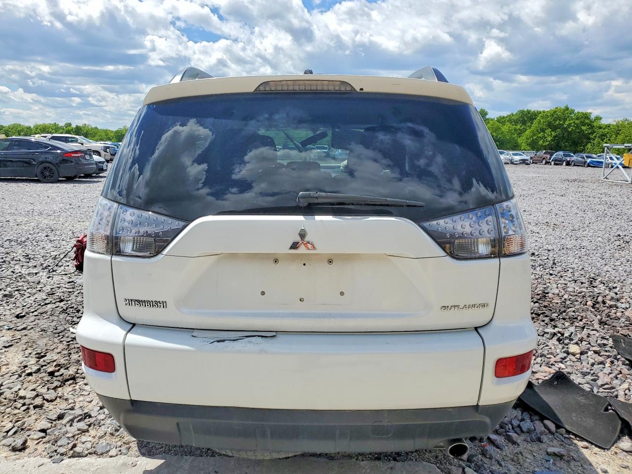 2013 Mitsubishi Outlander Es White vin: JA4AS2AW3DU004775
