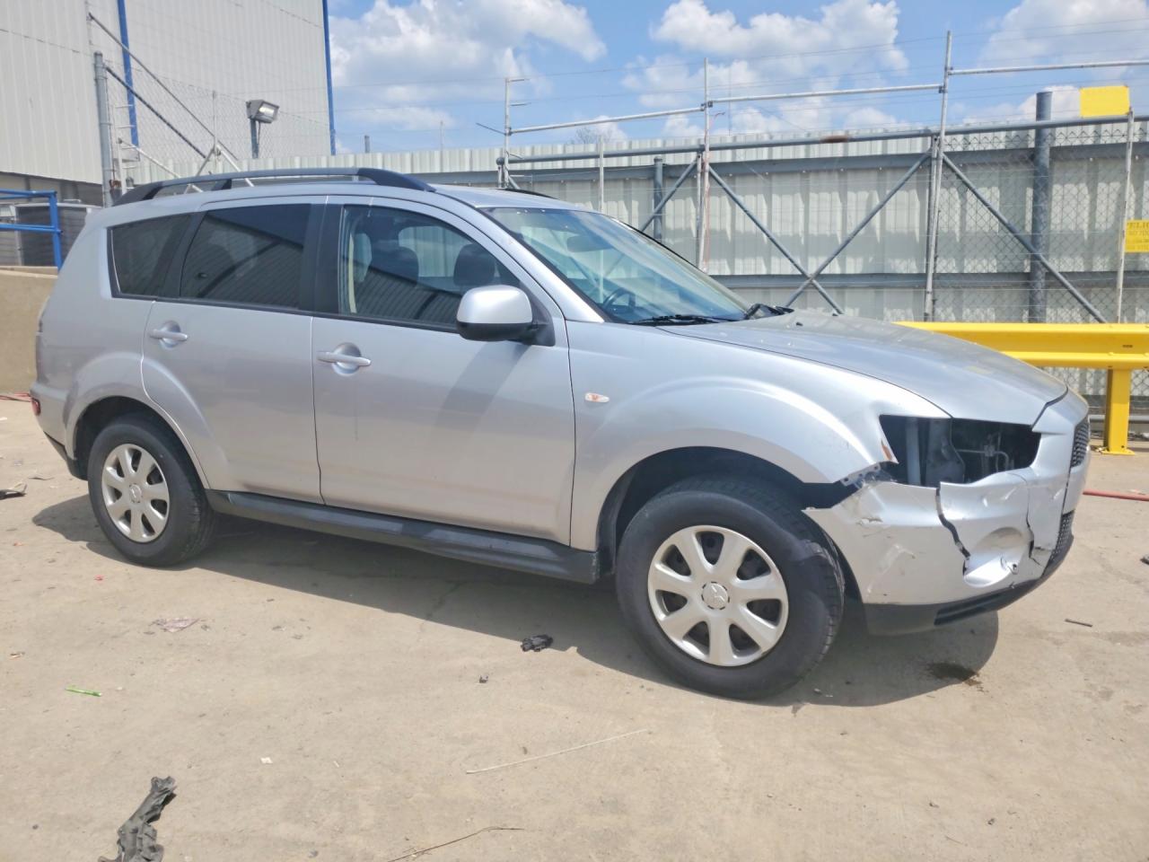 2013 Mitsubishi Outlander Es Серебряный vin: JA4AS2AW5DU000744