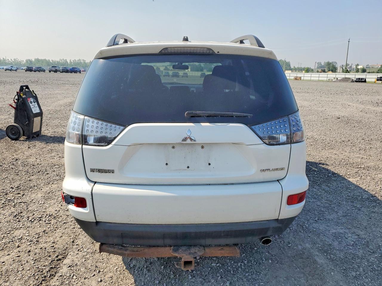2011 Mitsubishi Outlander Es White vin: JA4AS2AW7BU609704