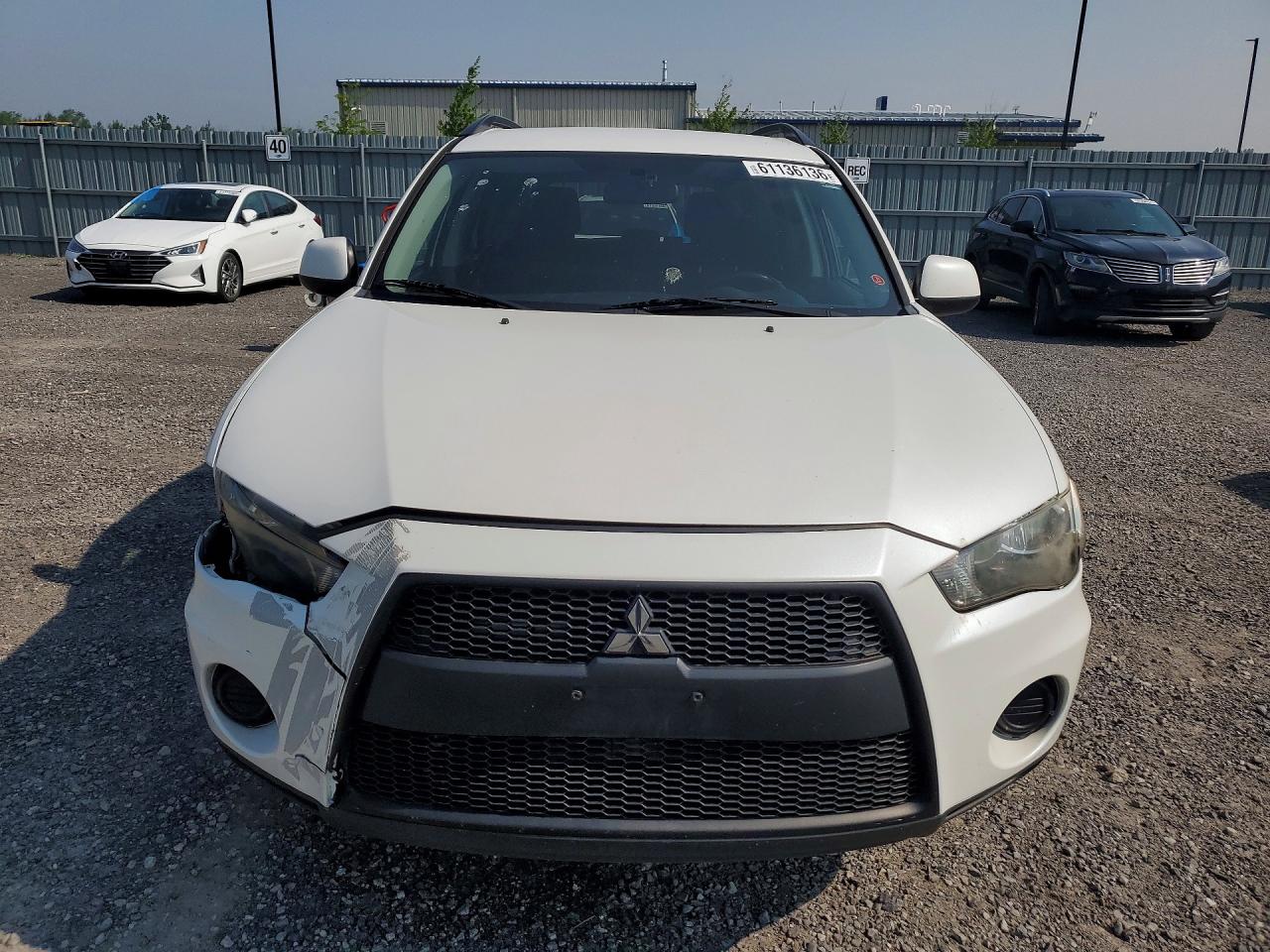 2011 Mitsubishi Outlander Es White vin: JA4AS2AW7BU609704