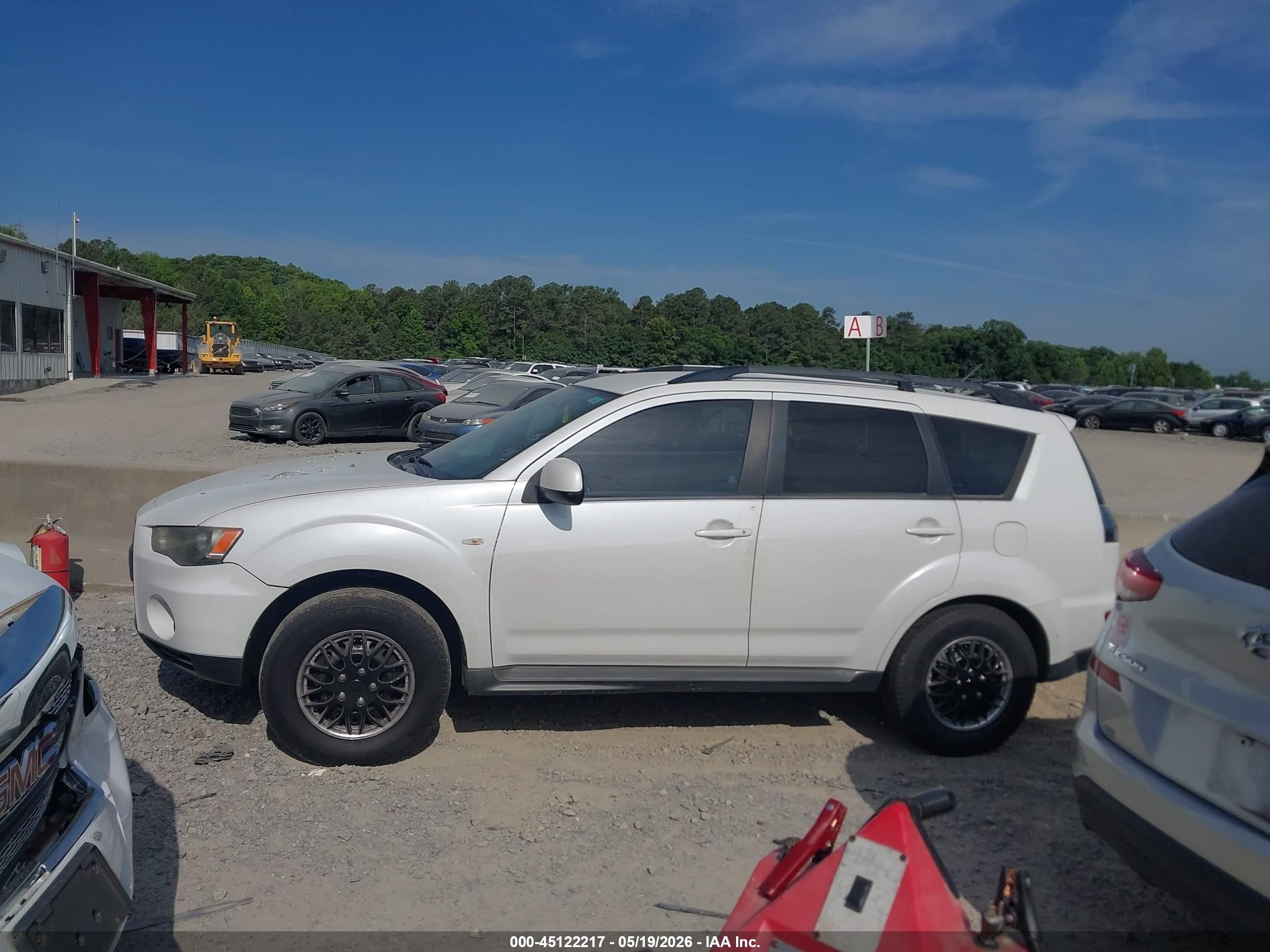 2012 Mitsubishi Outlander Es White vin: JA4AS2AWXCU001662