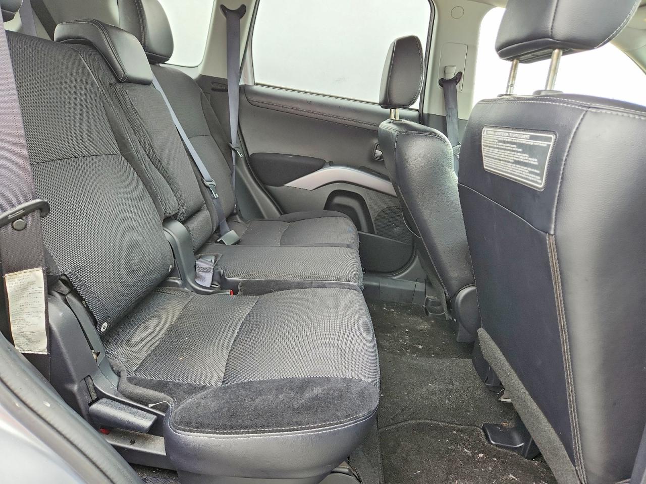 2012 Mitsubishi Outlander Se Silver vin: JA4AS3AW2CU007218