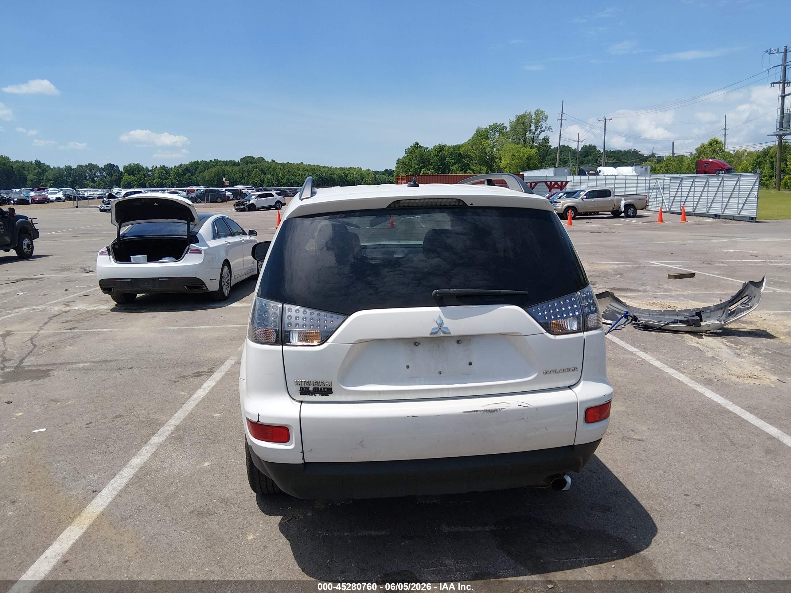 2011 Mitsubishi Outlander Se White vin: JA4AS3AW3BU011423