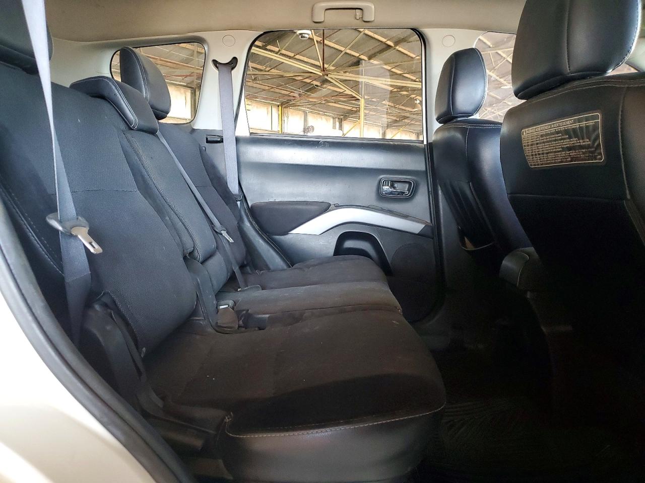 2011 Mitsubishi Outlander Se White vin: JA4AS3AW4BU023029