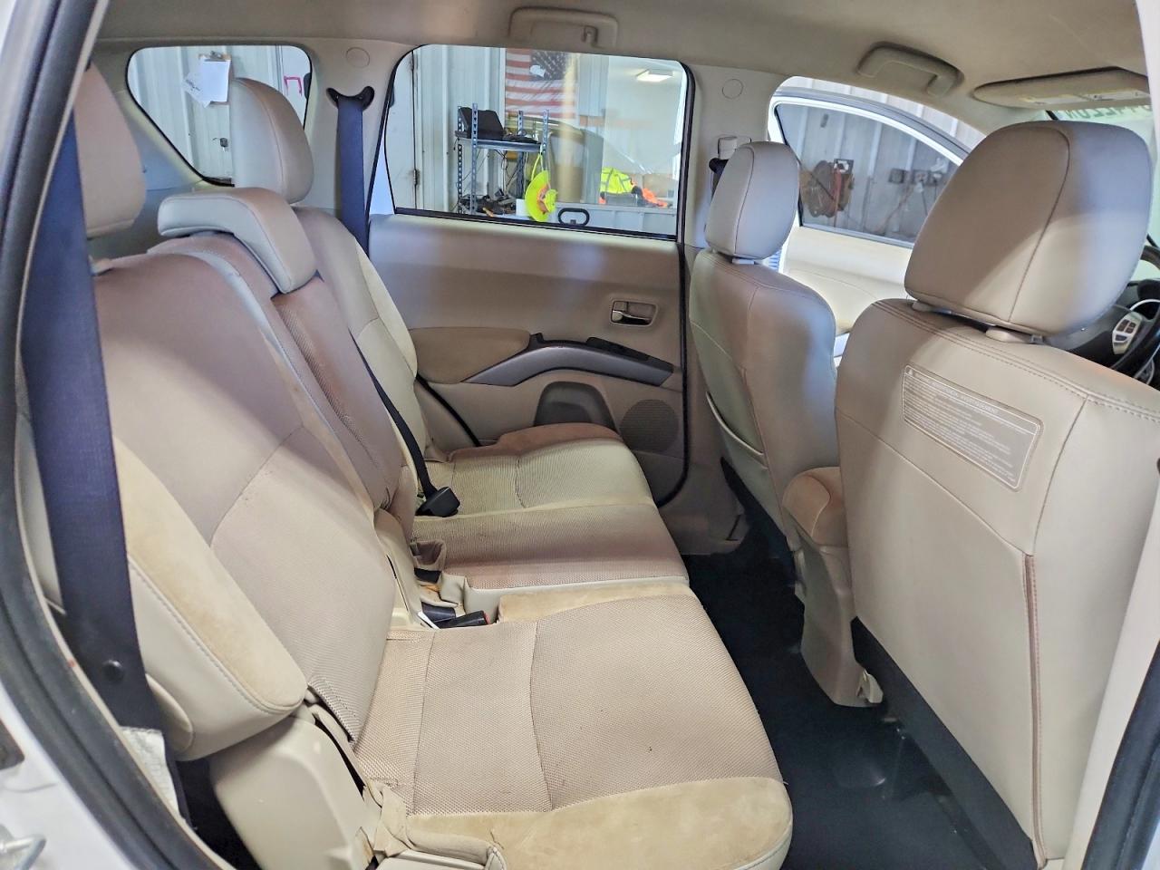 2012 Mitsubishi Outlander Se Белый vin: JA4AS3AW5CU008055
