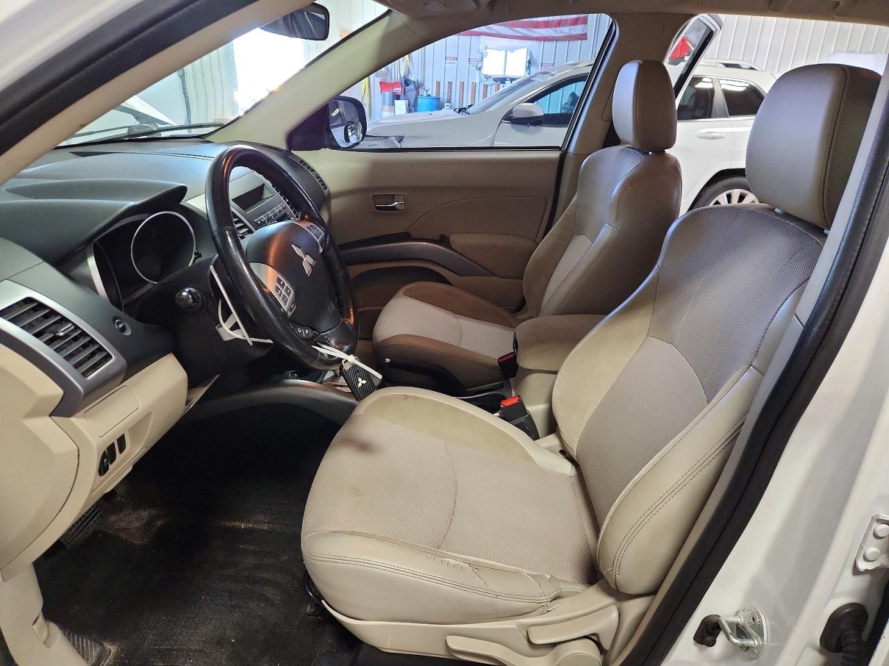 2012 Mitsubishi Outlander Se Белый vin: JA4AS3AW5CU008055