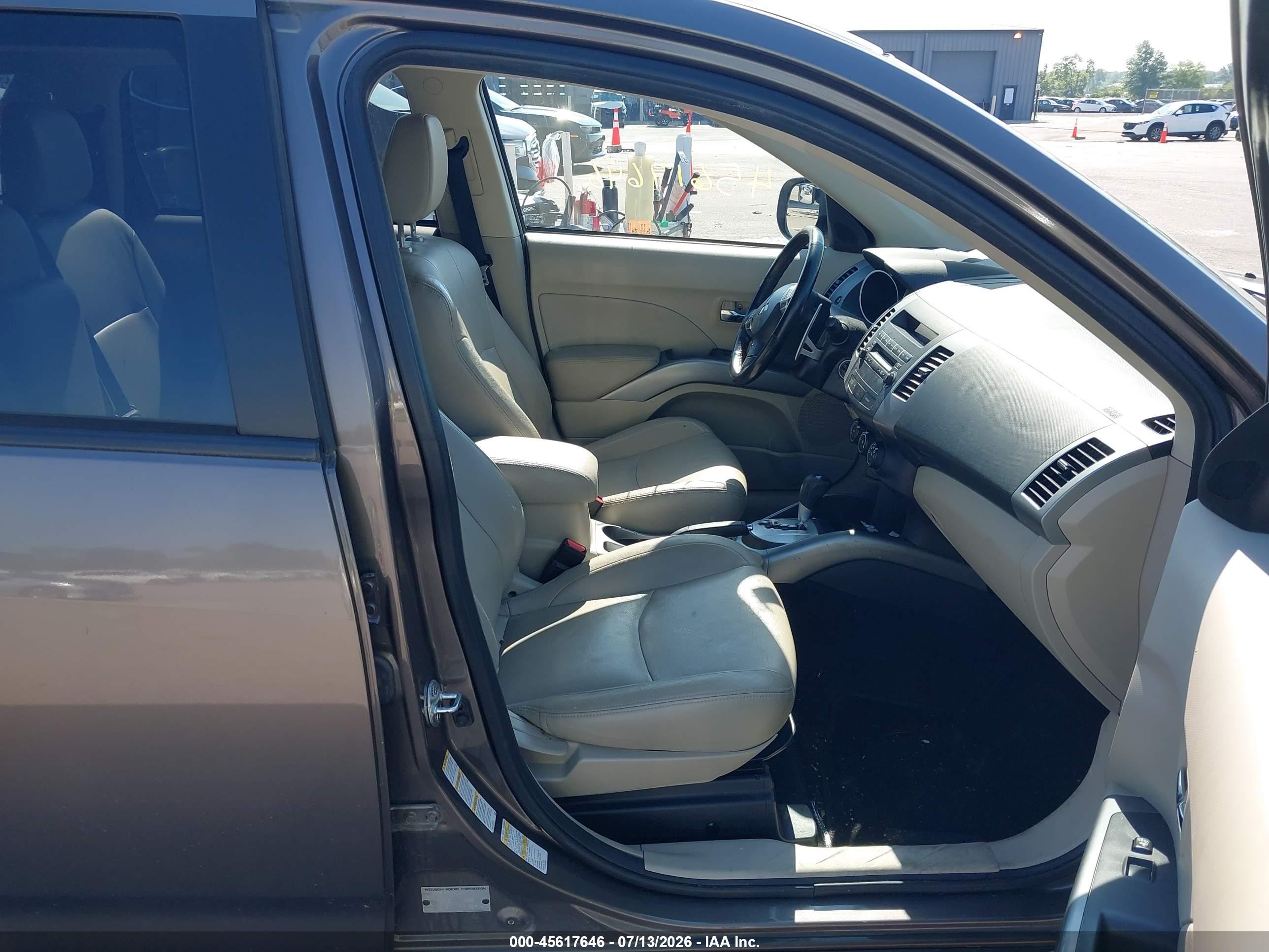 2012 Mitsubishi Outlander Se Brown vin: JA4AS3AW5CU009836