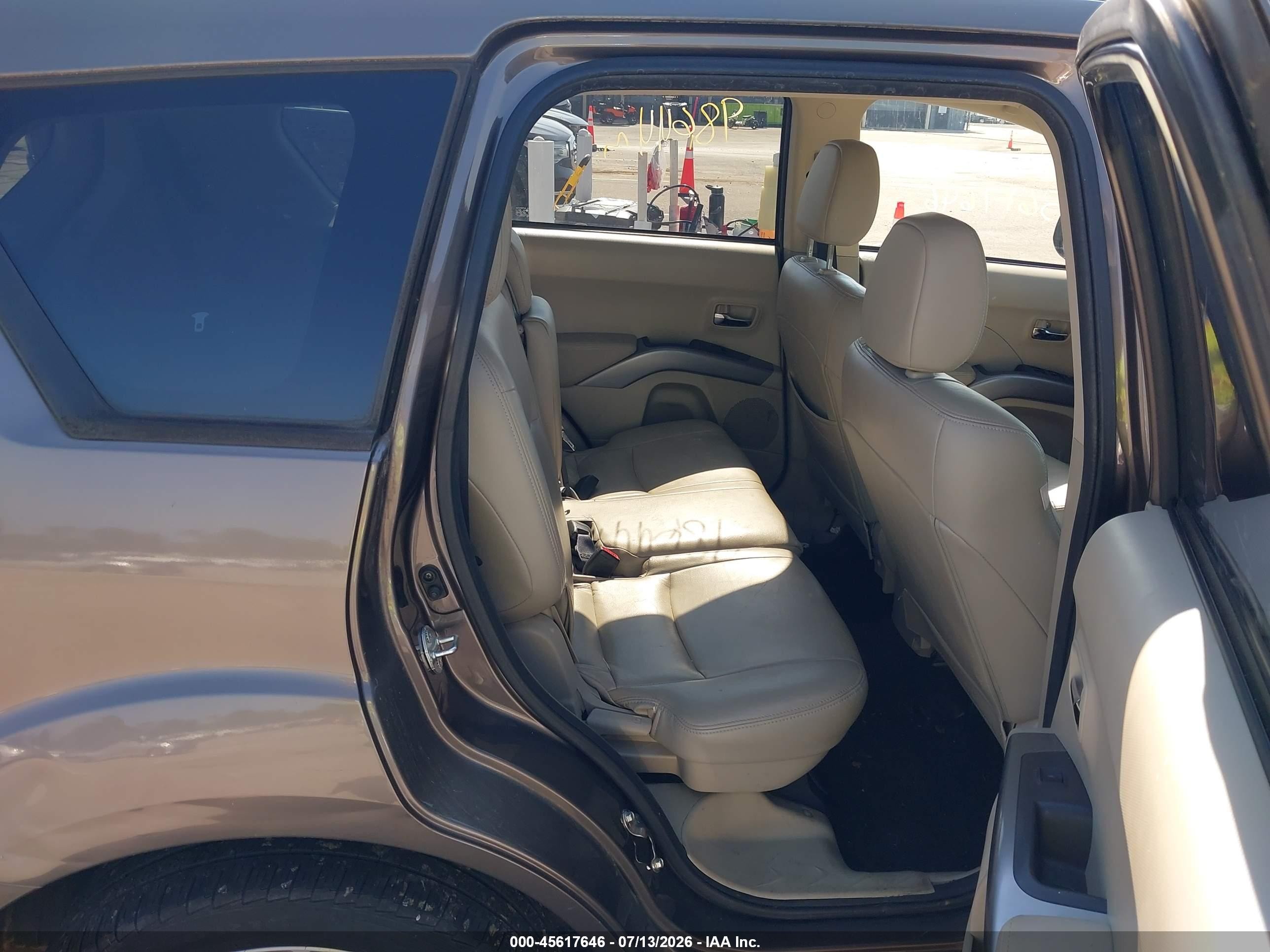 2012 Mitsubishi Outlander Se Brown vin: JA4AS3AW5CU009836