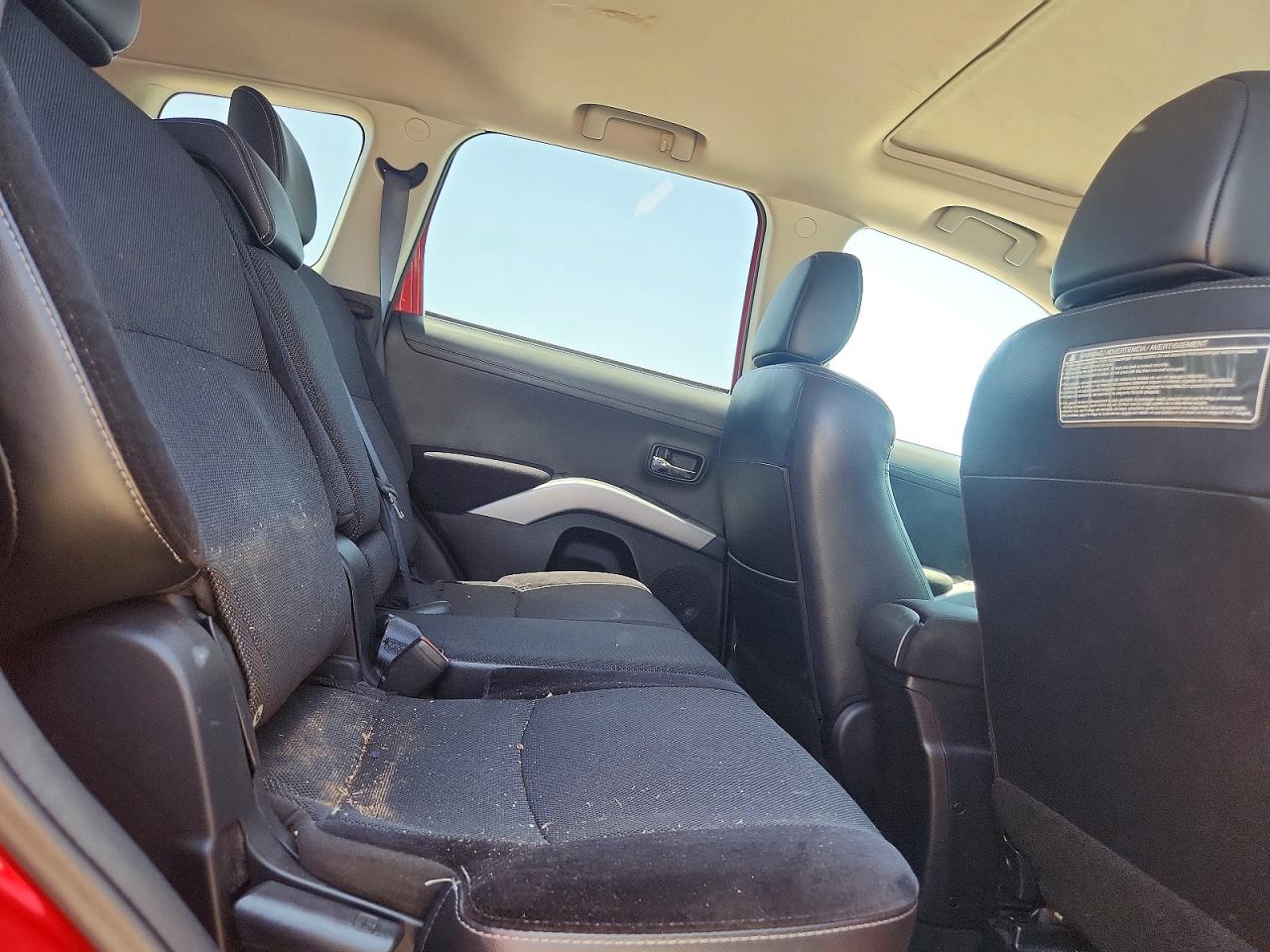 2011 Mitsubishi Outlander Se Red vin: JA4AS3AW6BU014445