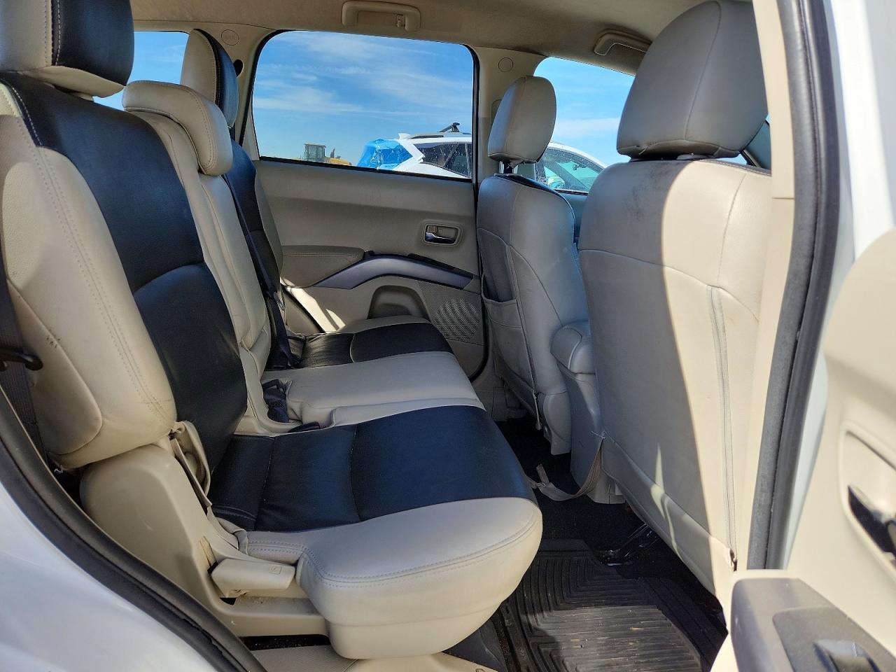 2012 Mitsubishi Outlander Se White vin: JA4AS3AW7CU001155