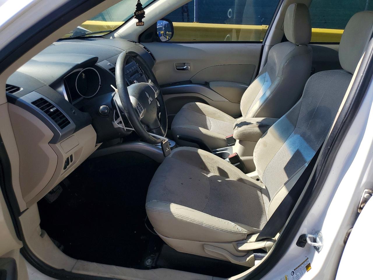 2011 Mitsubishi Outlander Se White vin: JA4AS3AWXBU017879