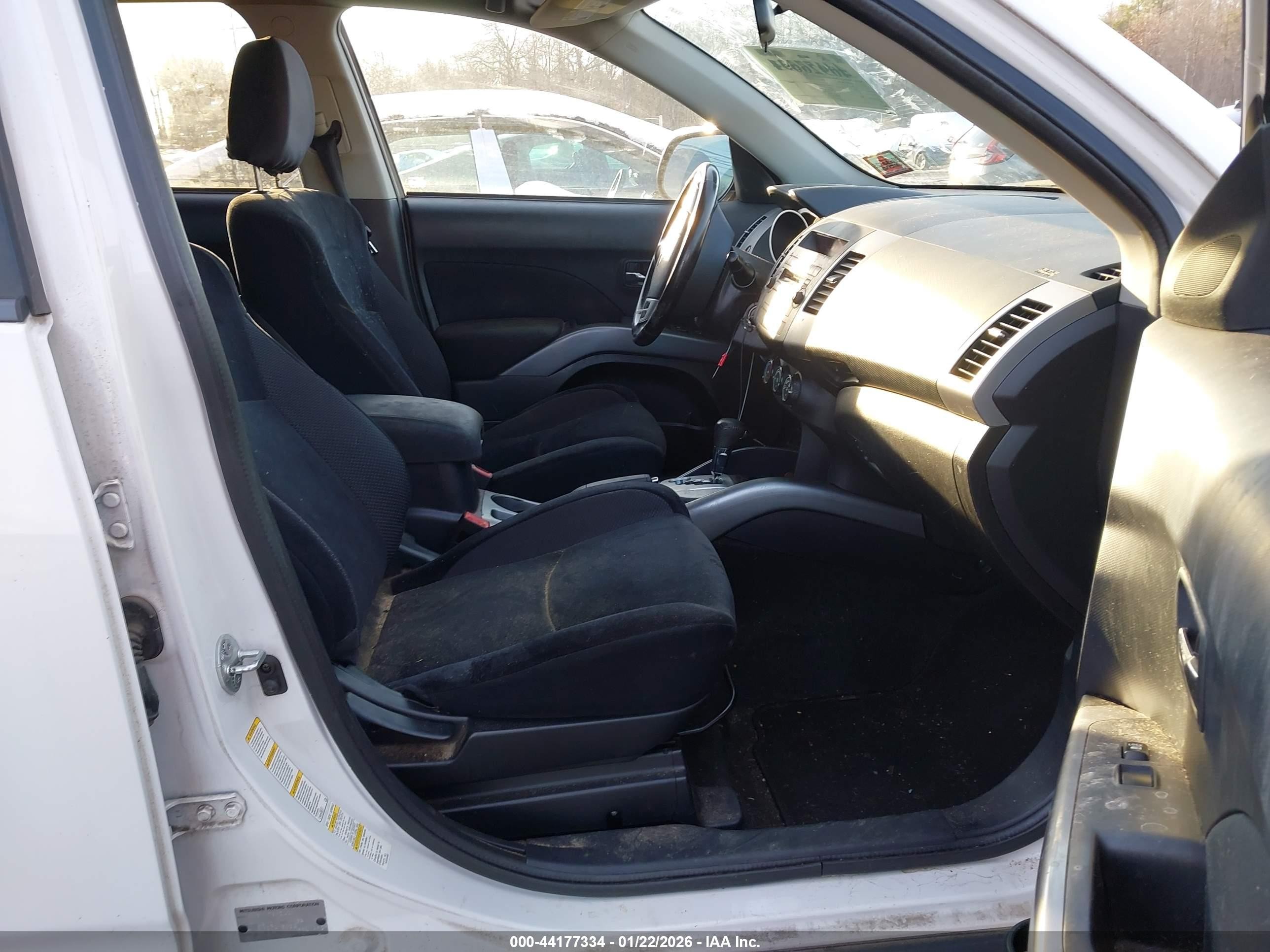 2010 Mitsubishi Outlander Es White vin: JA4AT2AW1AZ012742