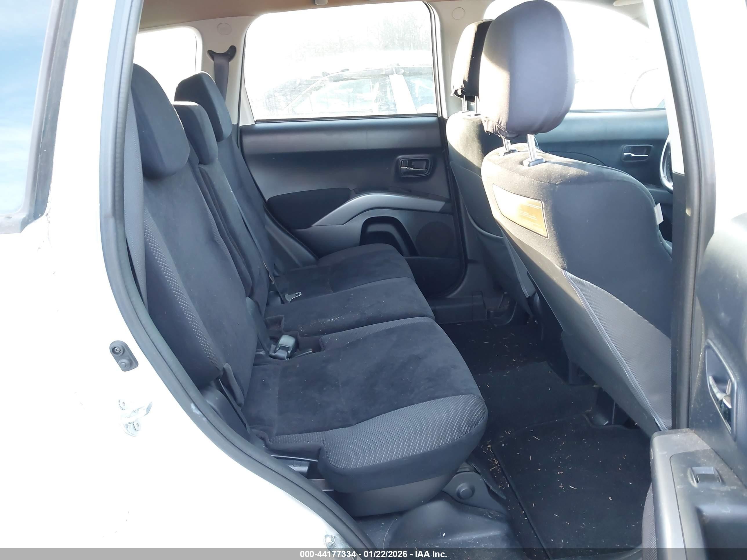 2010 Mitsubishi Outlander Es White vin: JA4AT2AW1AZ012742